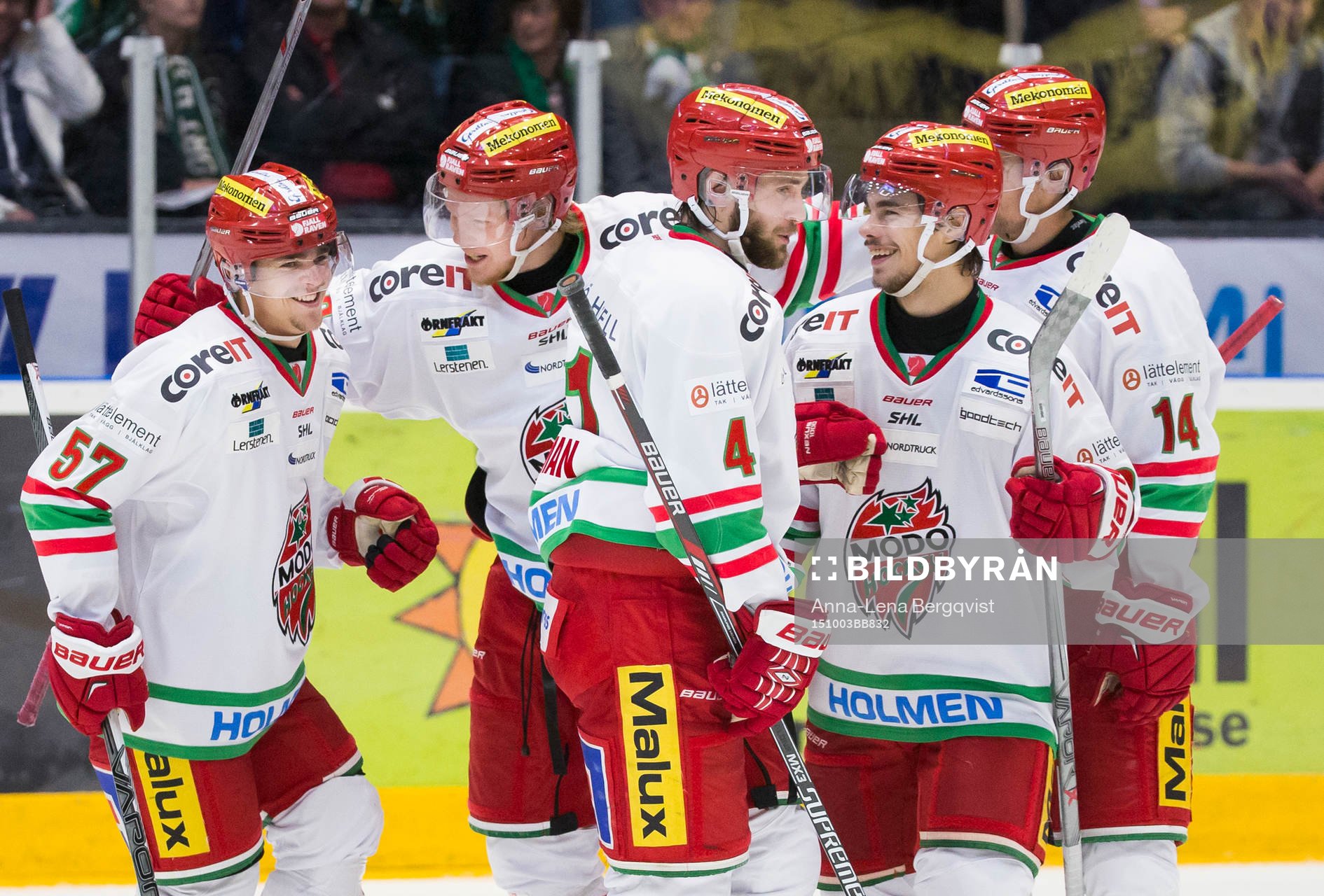 Modos Emil Djuse firar mål 0-3 tillsammans