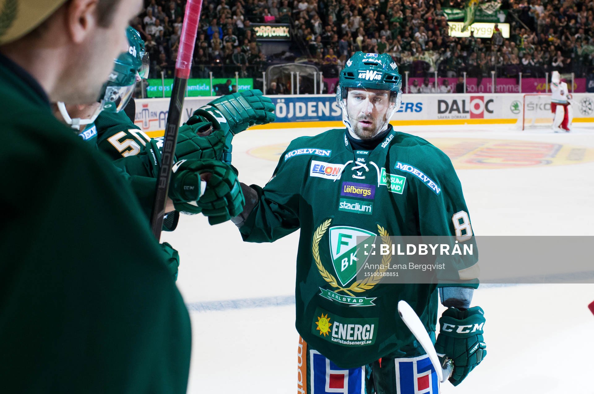 Färjestads Tomas Skogs firar mål 1-3