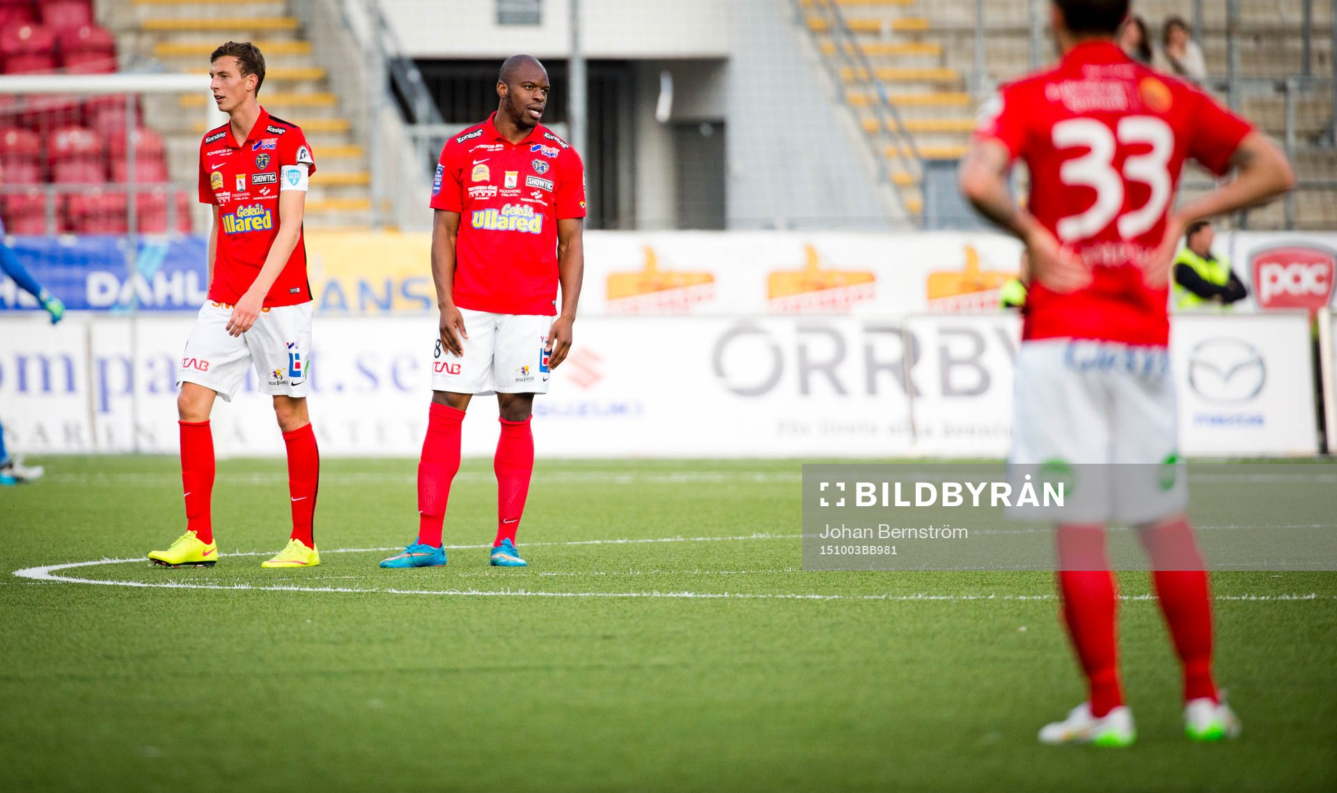 Falkenbergs Gustaf Nilsson och Hakeem Araba deppar