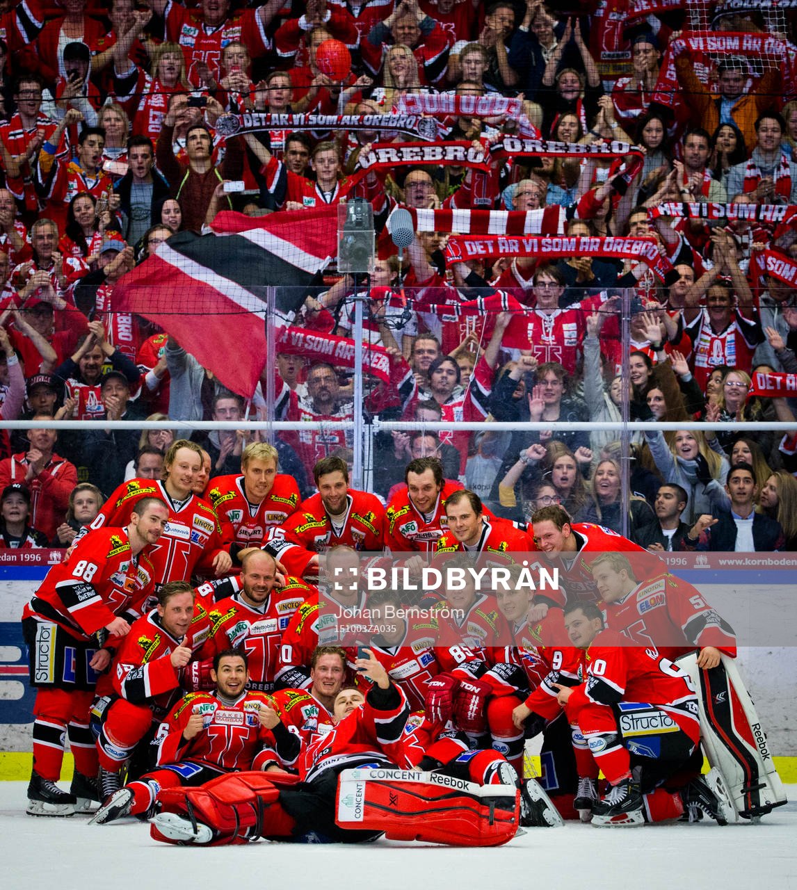 Örebros målvakt Julius Hudacek tar en groupie