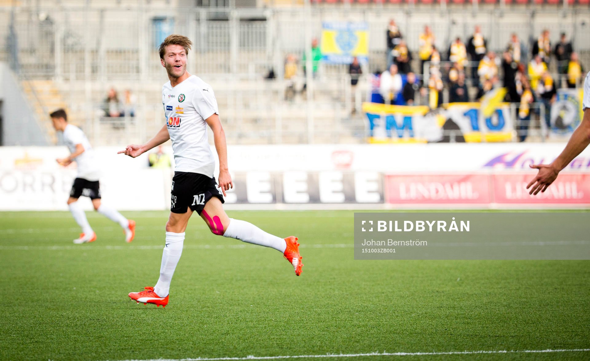 Örebros Martin Broberg gör 2-1 och jublar