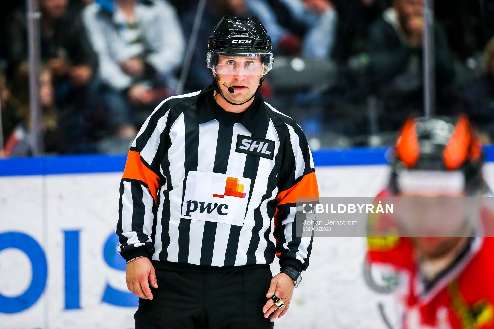 Domaren Domare Christoffer Karlsson med headset