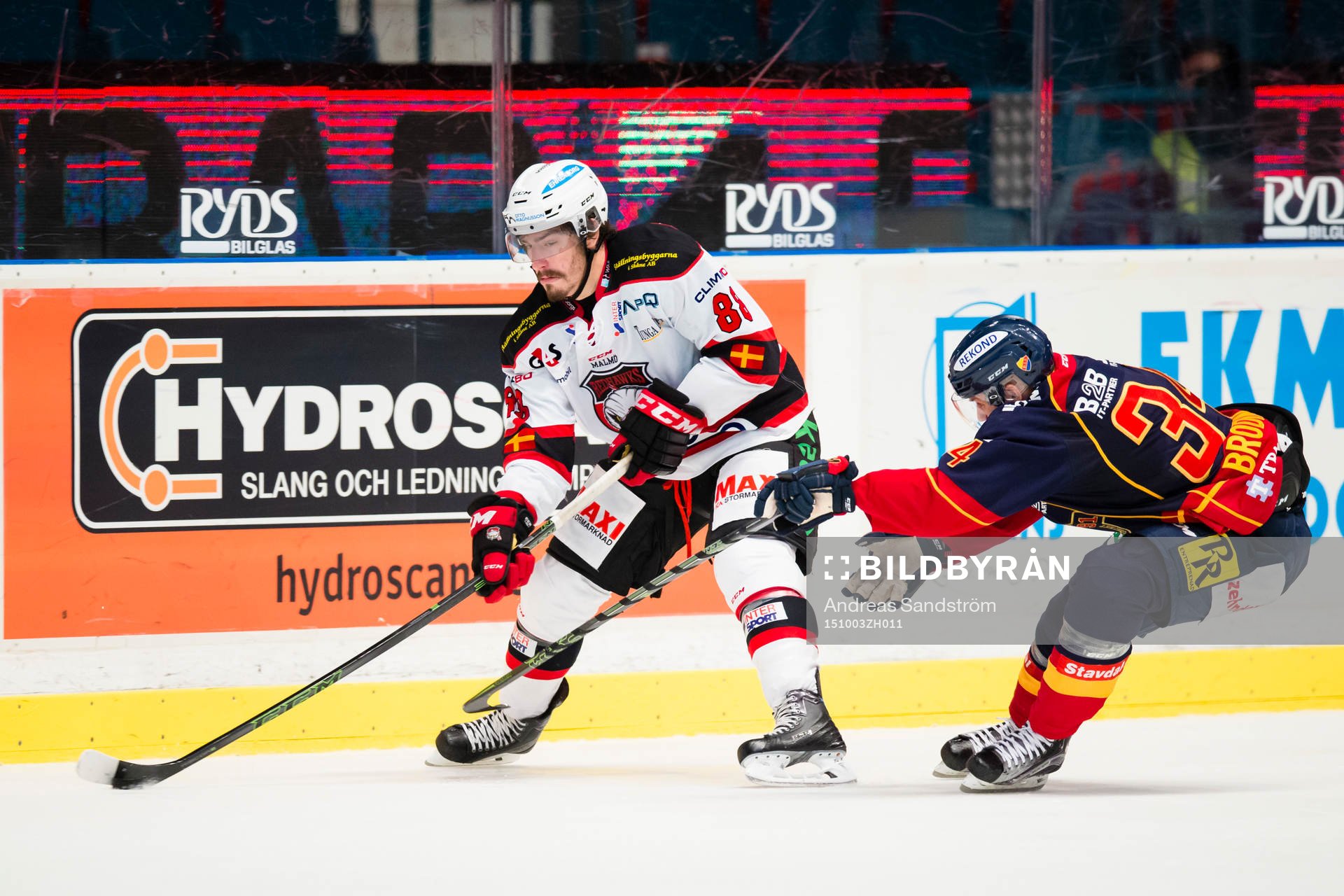 Malmö Redhawks Peter Mueller i kamp om pucken med