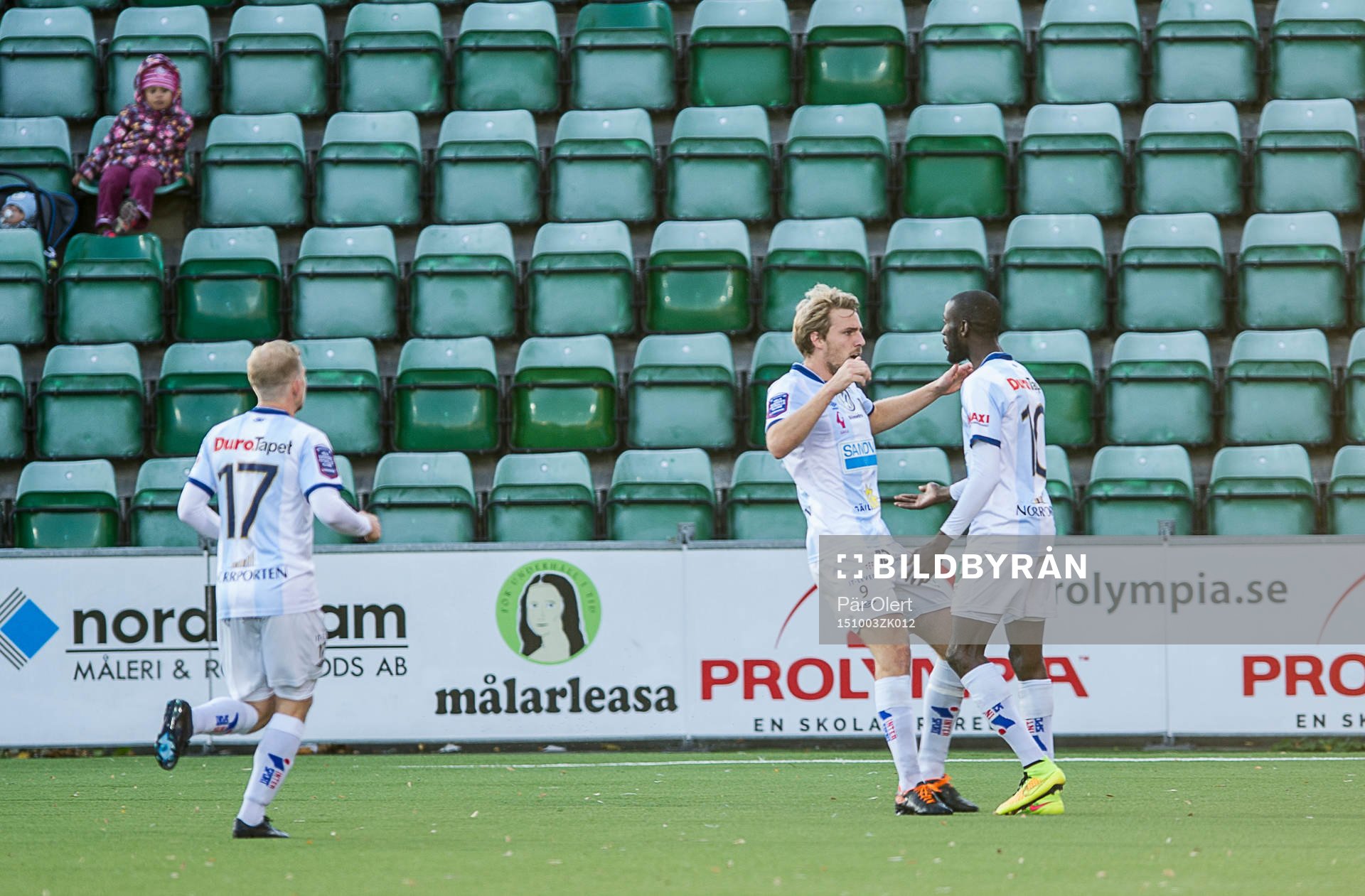 Gefles Johan Oremo och Dioh Williams jublar