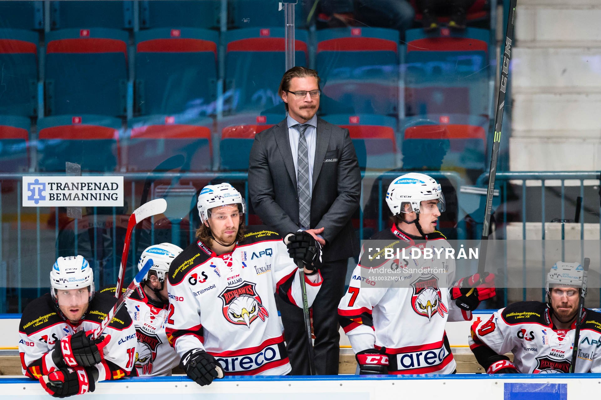 Malmö Redhawks tränare Björn Hellkvist ser fundersam ut