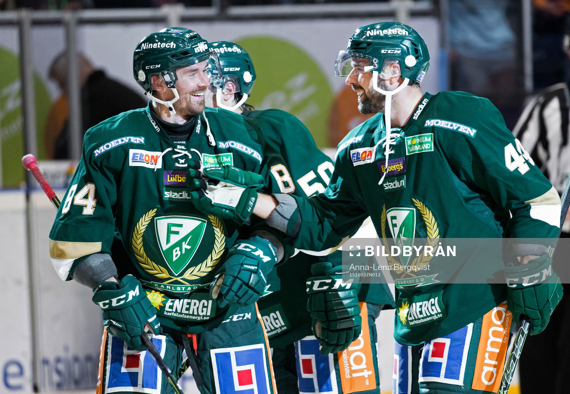 Färjestads Tomas Skogs(v) och  Milan Gulas (h) jublar