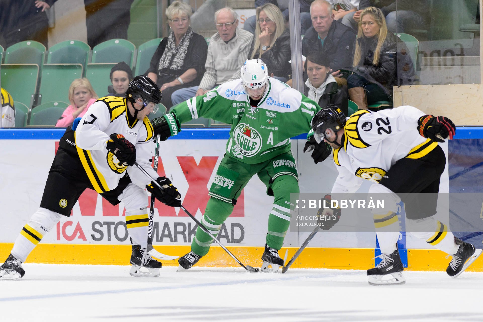 Rögles Jordan Smotherman (m) mot Brynäs Pathrik