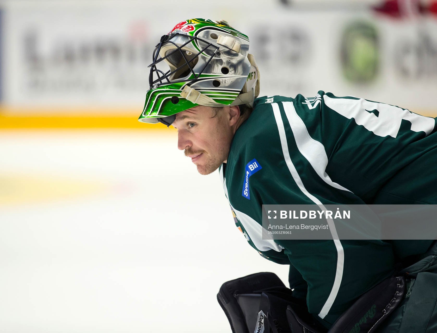 Färjestads målvakt Justin Pogge med mask i pannan