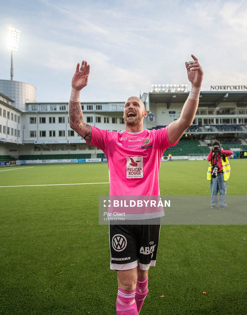 Sundsvalls målvakt Tommy Naurin jublar