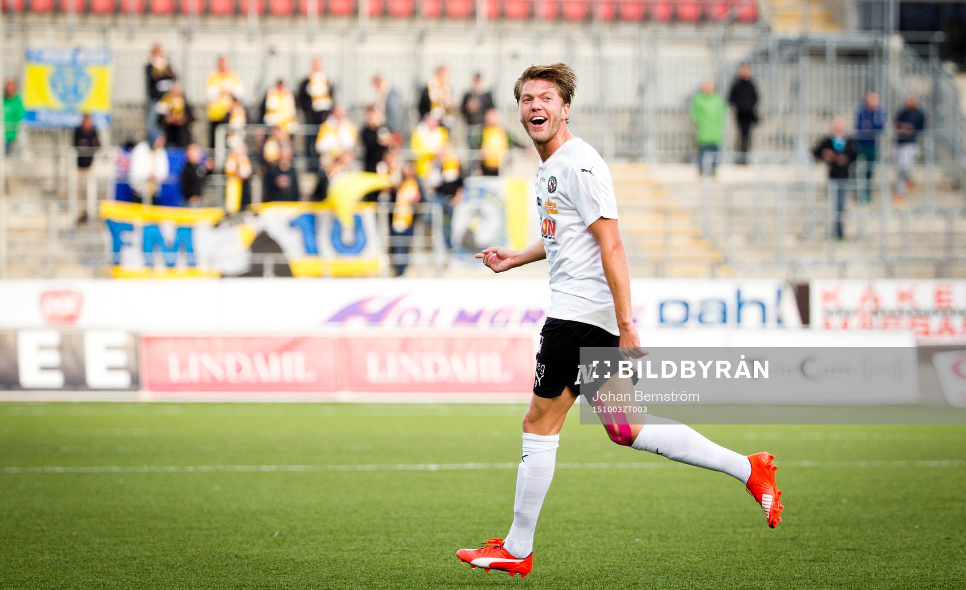 Örebros Martin Broberg gör 2-1 och jublar