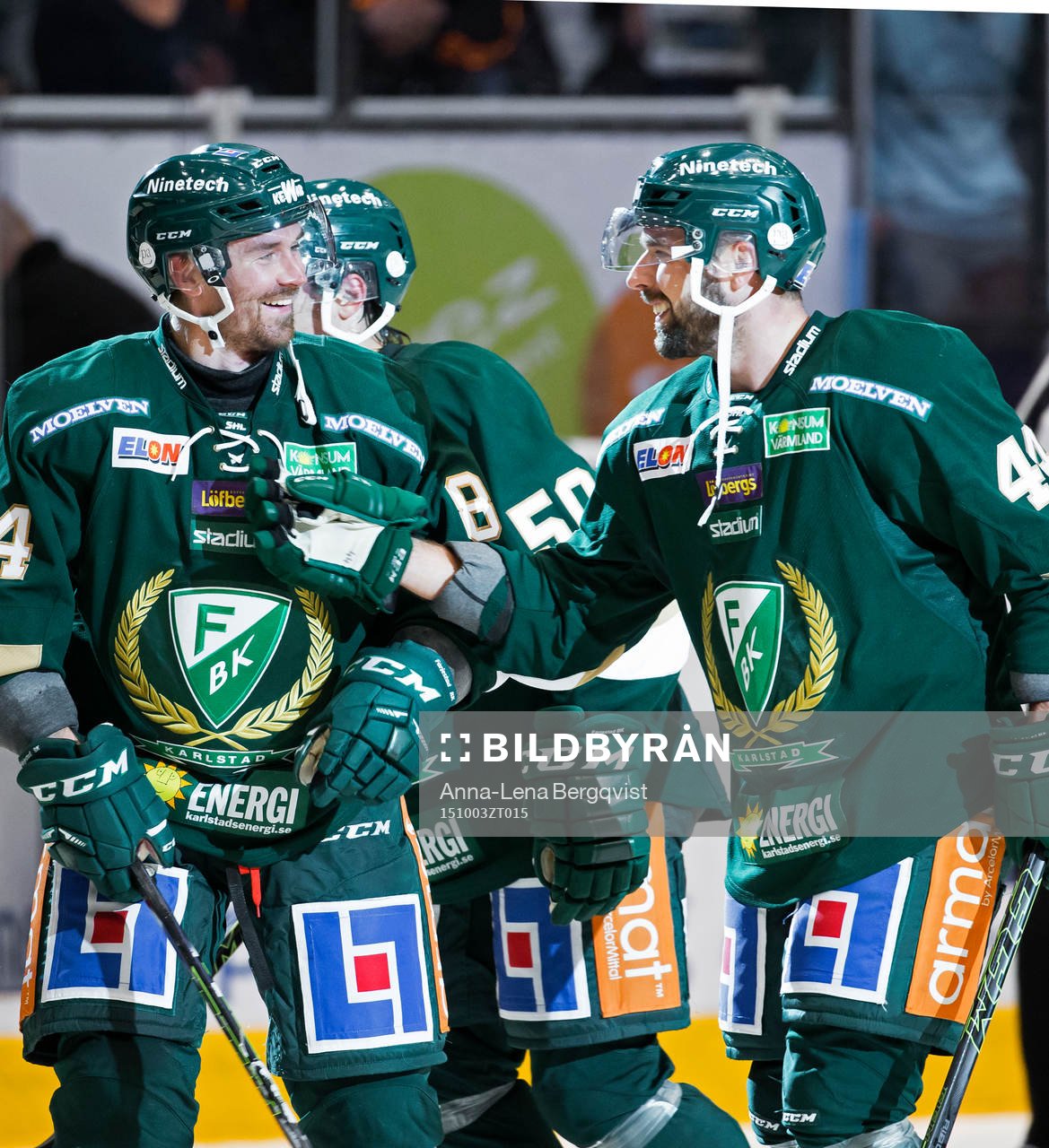 Färjestads Tomas Skogs(v) och  Milan Gulas (h) jublar