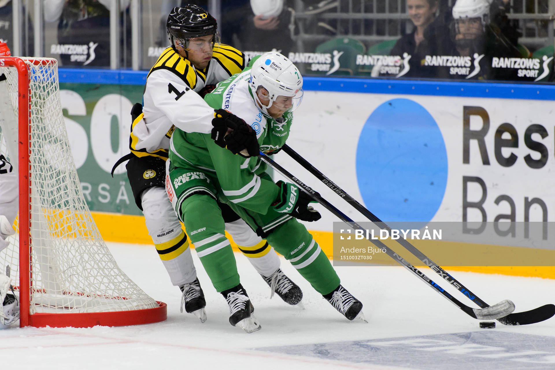 Brynäs Pathrik Westerholm och Rögles Partik Cehlin