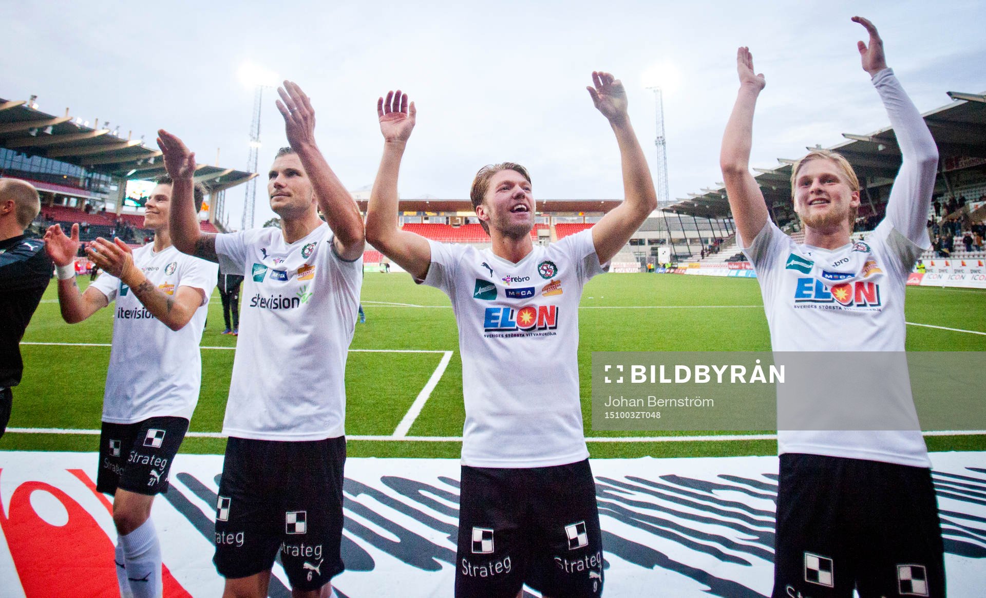 Örebros Martin Broberg jublar med Karl Holmberg