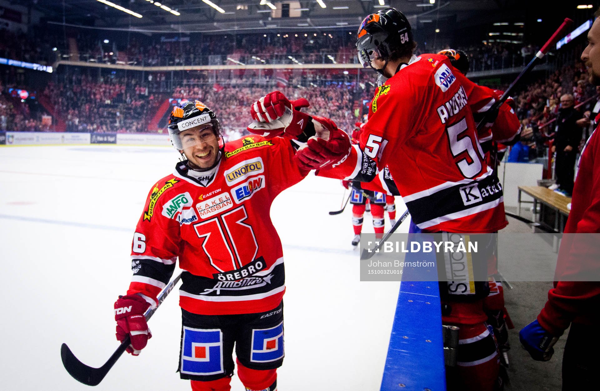 Örebros Greg Squires gör 2-0 och jublar
