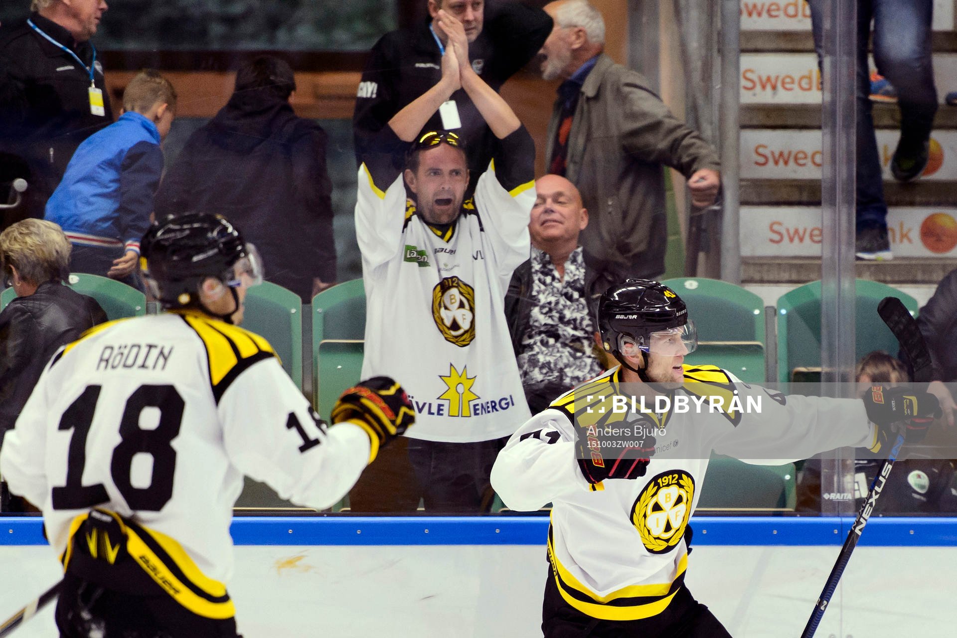 Brynäs Anton Rödin jublar