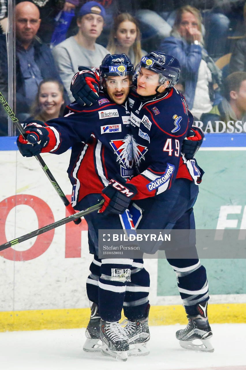 Linköpings Garret Roe jublar med Rhett Rakhshani