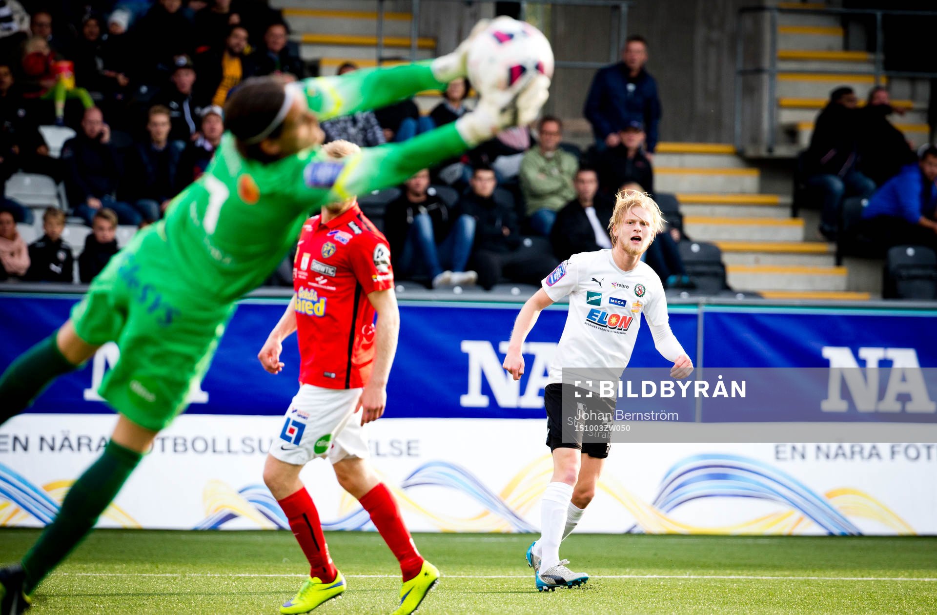 Falkenbergs målvakt Otto Martler räddar skott från