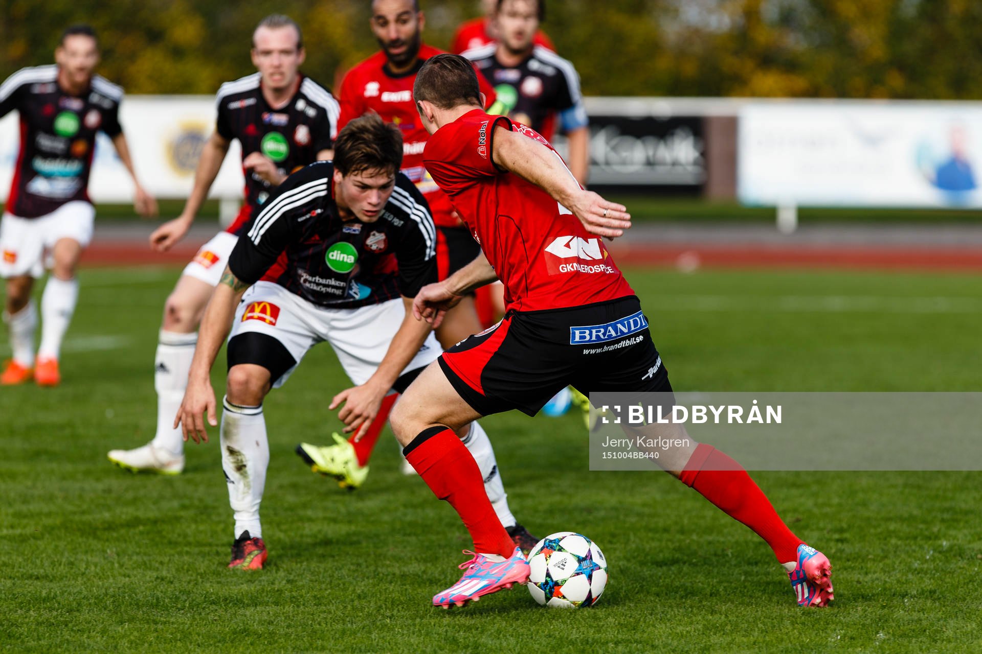 Trollhättans Robert Bagger med bollen