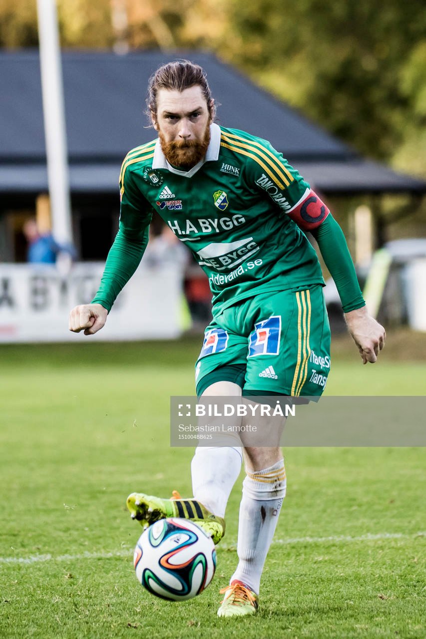  Ljungskiles Markus Gustafsson under fotbollsmatchen i Superettan mellan Ljungskile och Värnamo den 4 oktober 2015 i Ljungskile.