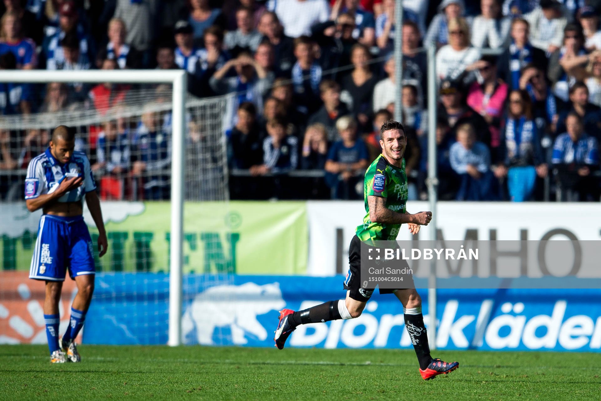 IFK Göteborgs Haitam Aleesami deppar och Halmstads James
