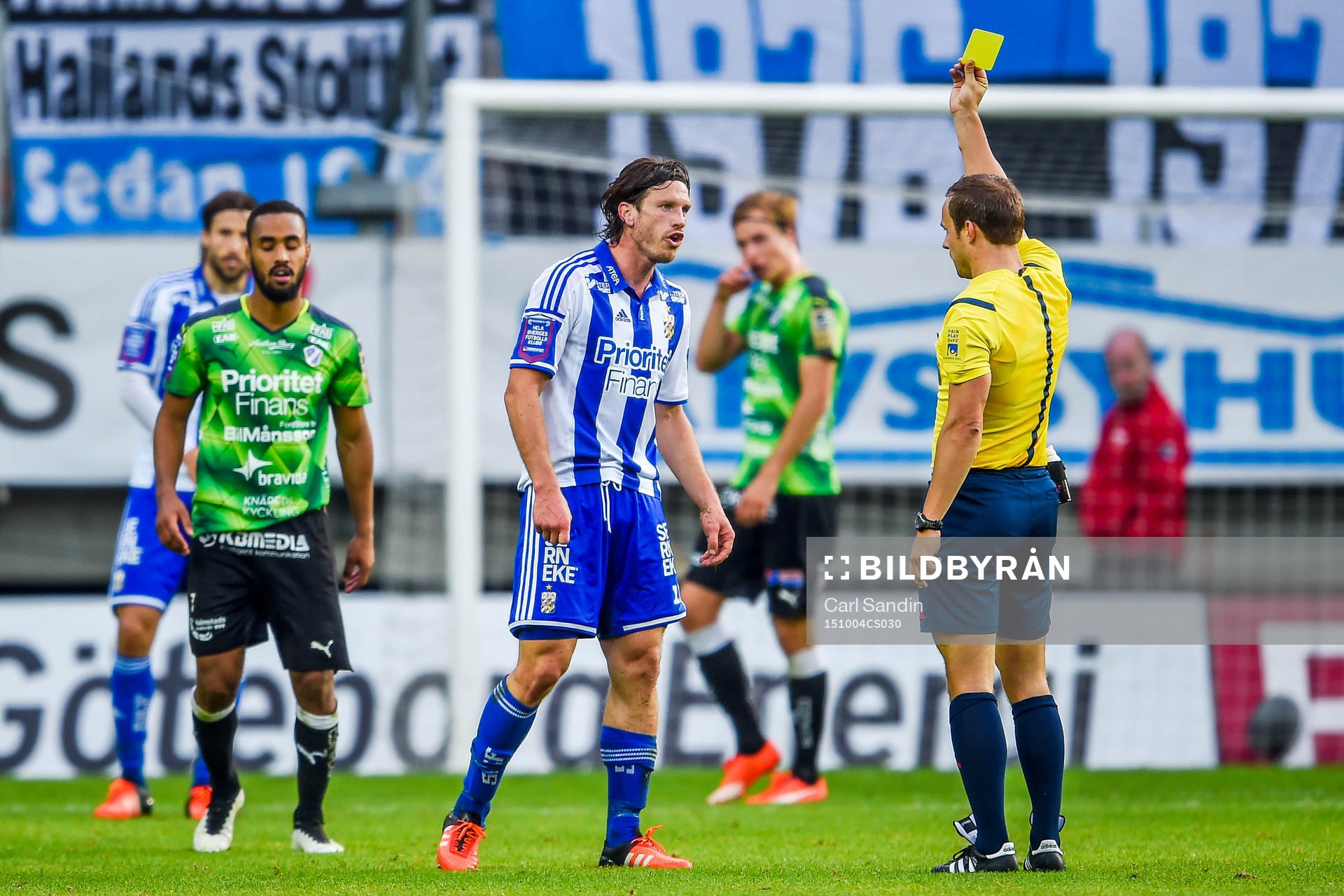 IFK Göteborgs Gustav Svensson får en varning