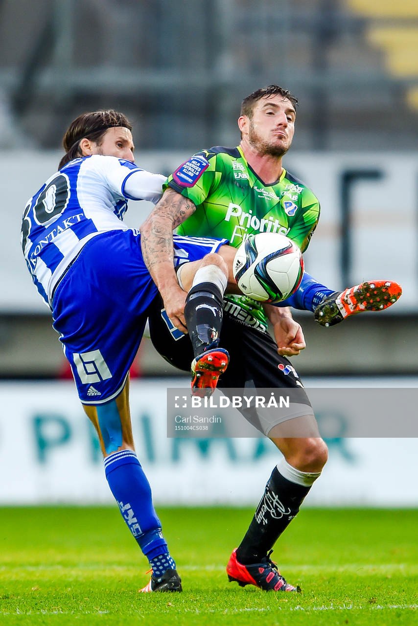 IFK Göteborgs Mattias Bjärsmyr och Halmstads James Keene