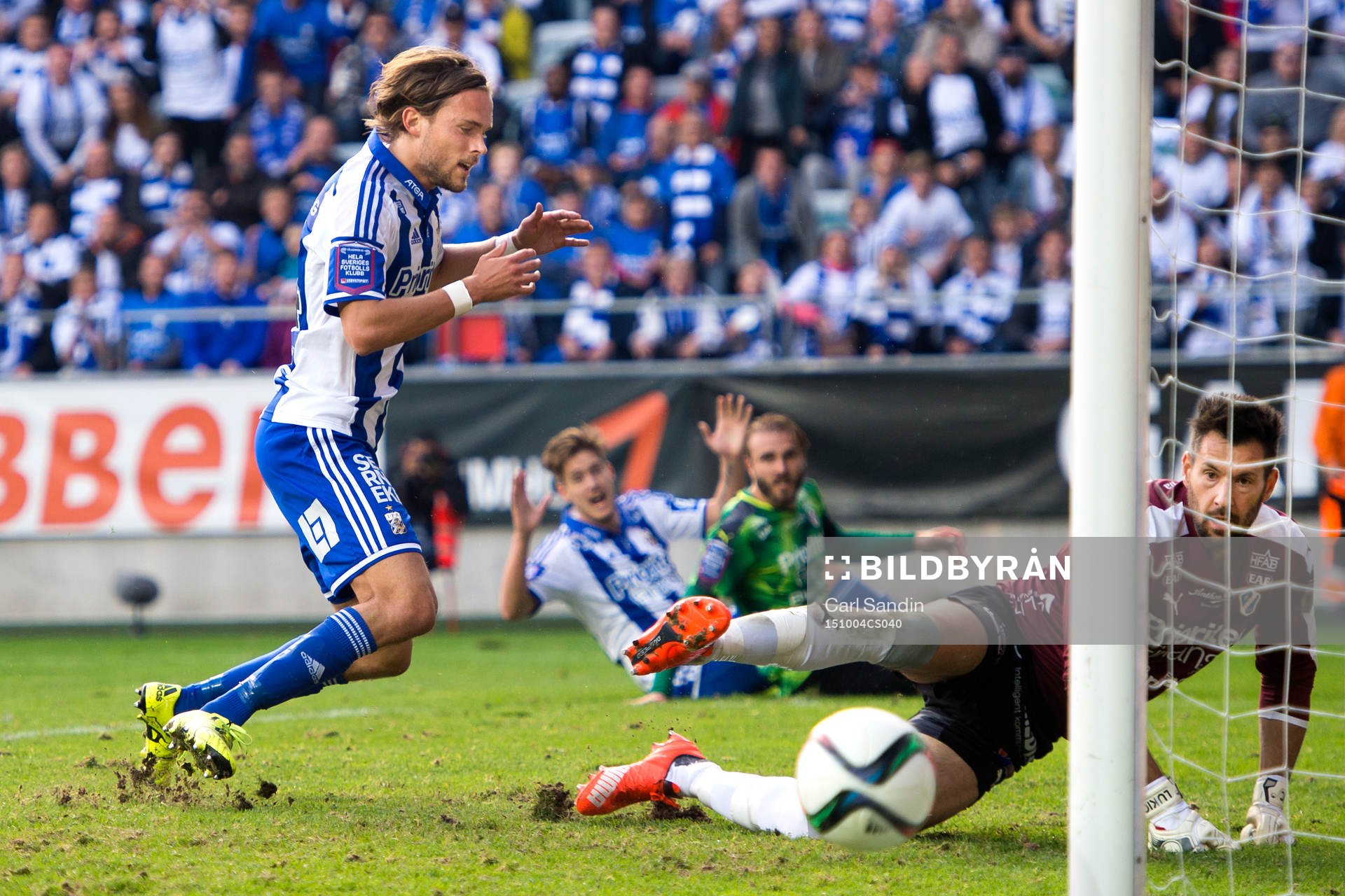 IFK Göteborgs Tom Pettersson har målchans men bollen går