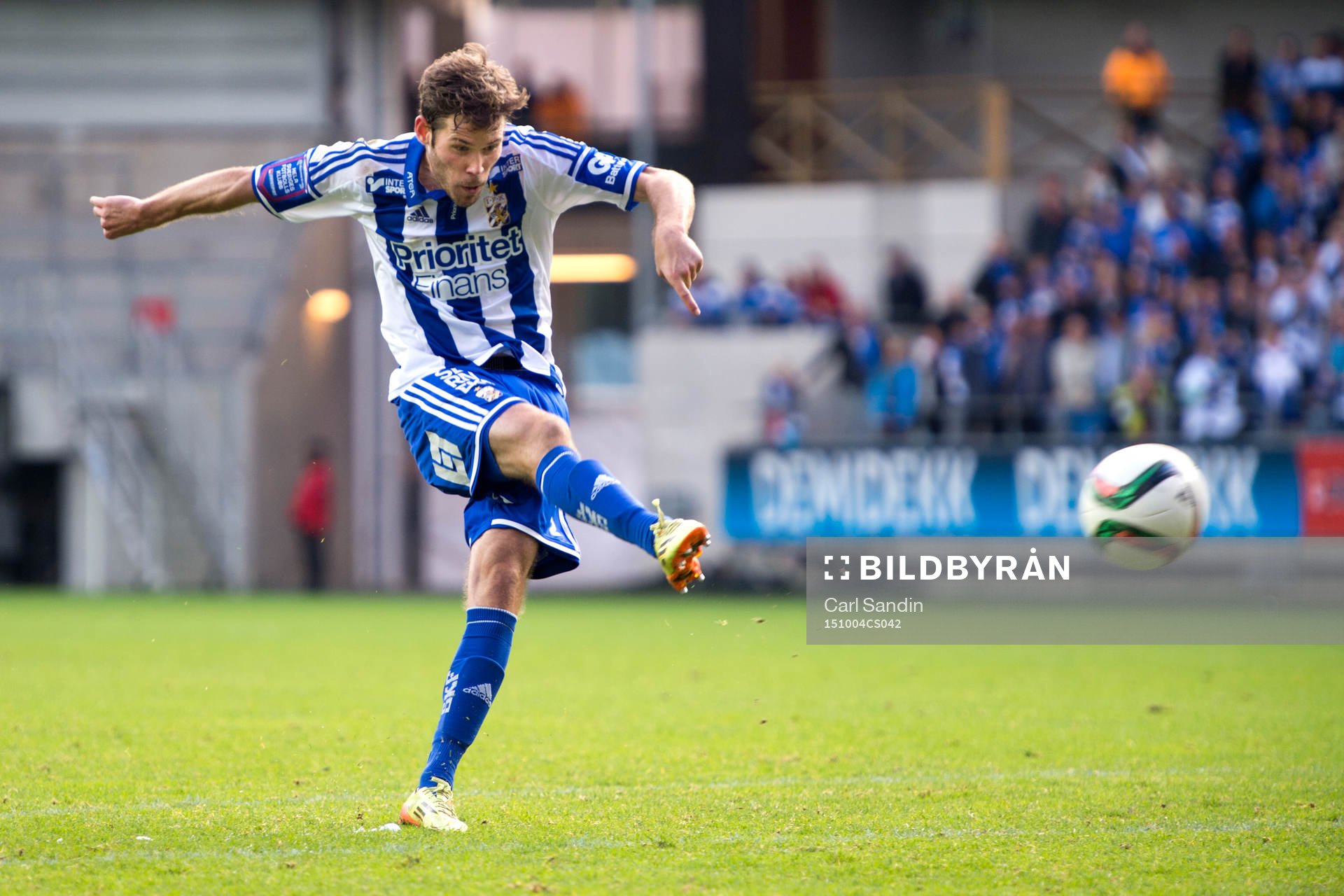 IFK Göteborgs Emil Salomonsson skjuter matchens sista