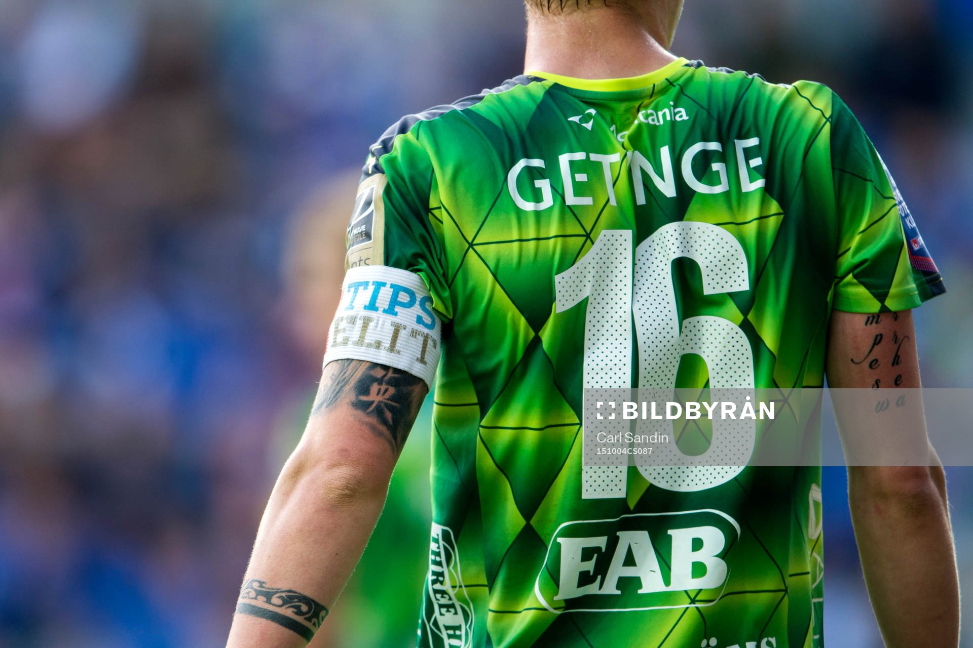 Halmstads Eric Smith har ett band från Tips Elit på armen
