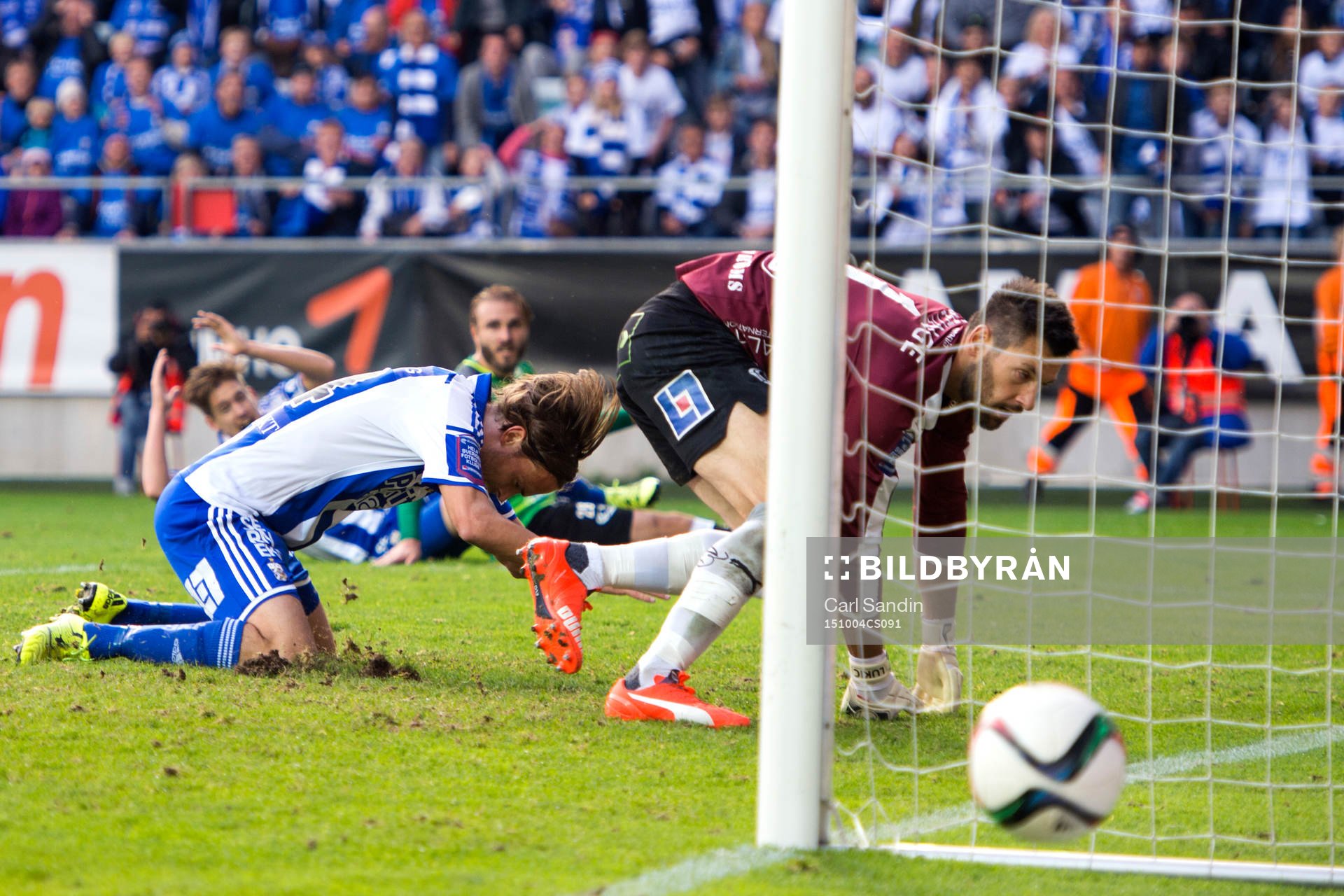 IFK Göteborgs Tom Pettersson har målchans men bollen går
