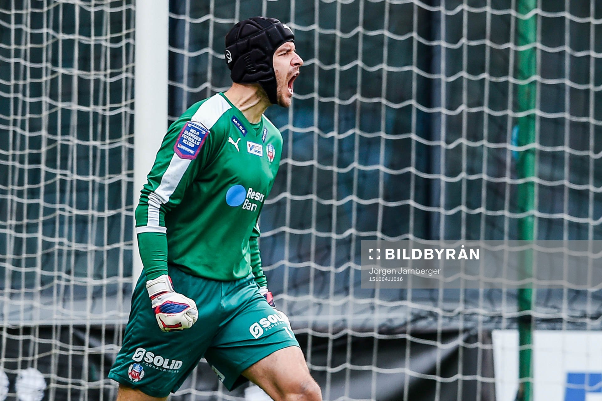 Helsingborgs målvakt Matt Pyzdrowski  jublar