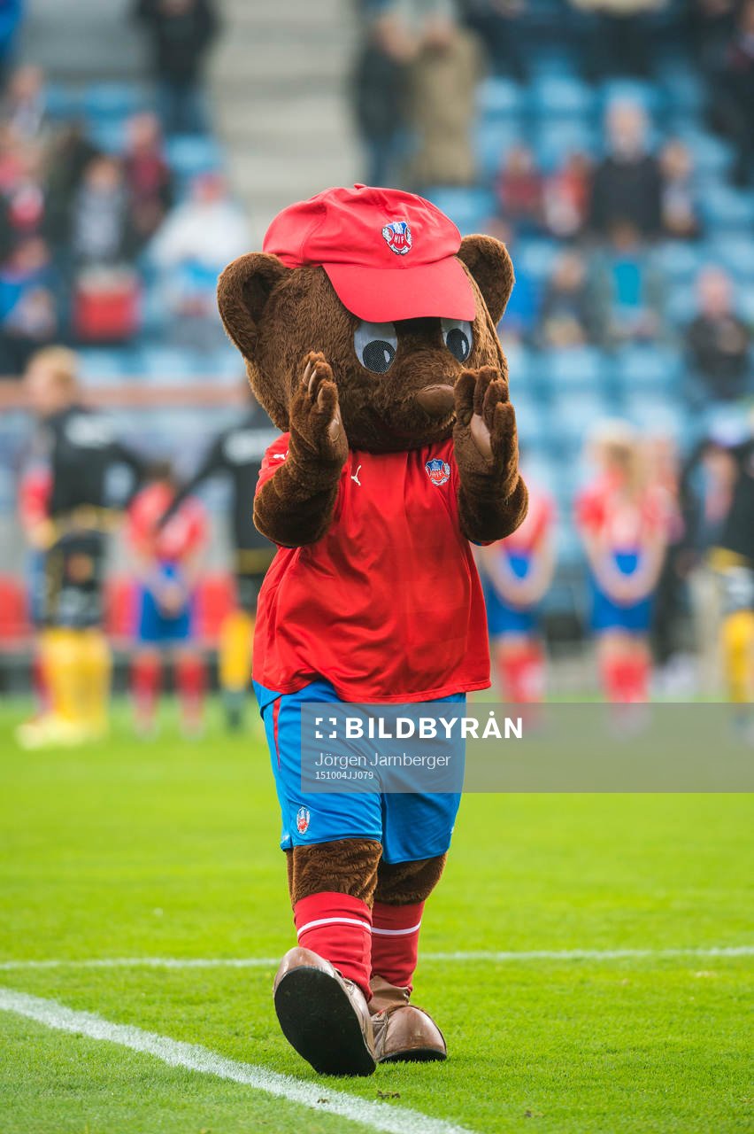 Helsingborgs maskot innan en fotbollsmatch i Allsvenskan