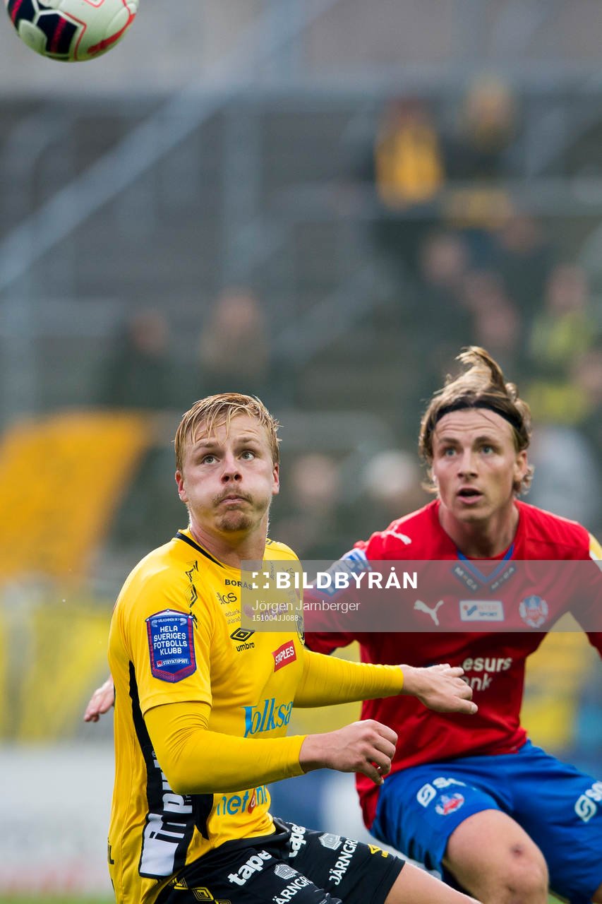 Elfsborgs Per Frick och Helsingborgs Carl Johansson under en fotbollsmatch i Allsvenskan mellan Helsingborg och Elfsborg den 4 oktober 2015 i Helsingborg.