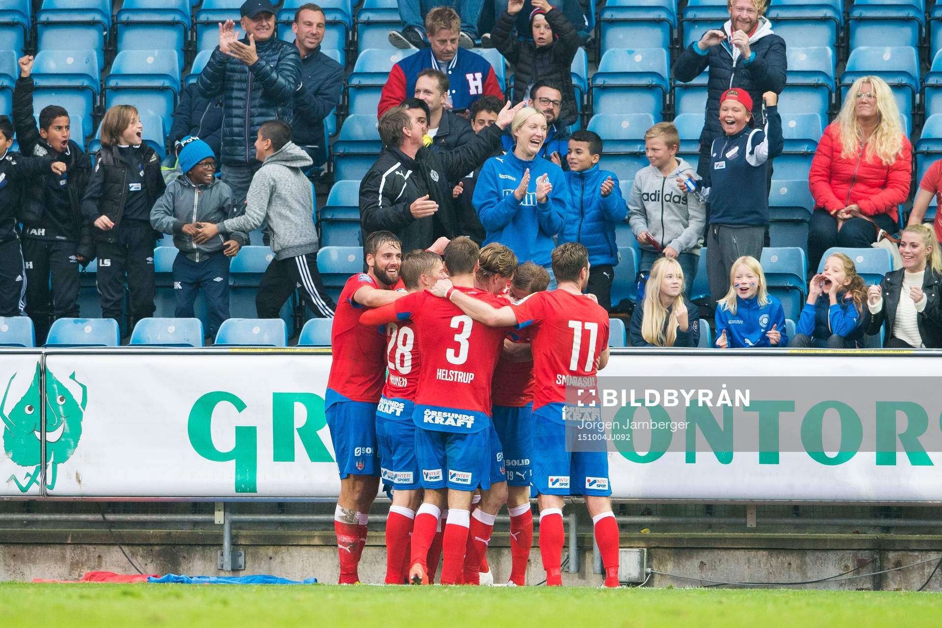 Helsingborgs spelarna jublar efter 2-1 målet under en fotbollsmatch i Allsvenskan mellan Helsingborg och Elfsborg den 4 oktober 2015 i Helsingborg.