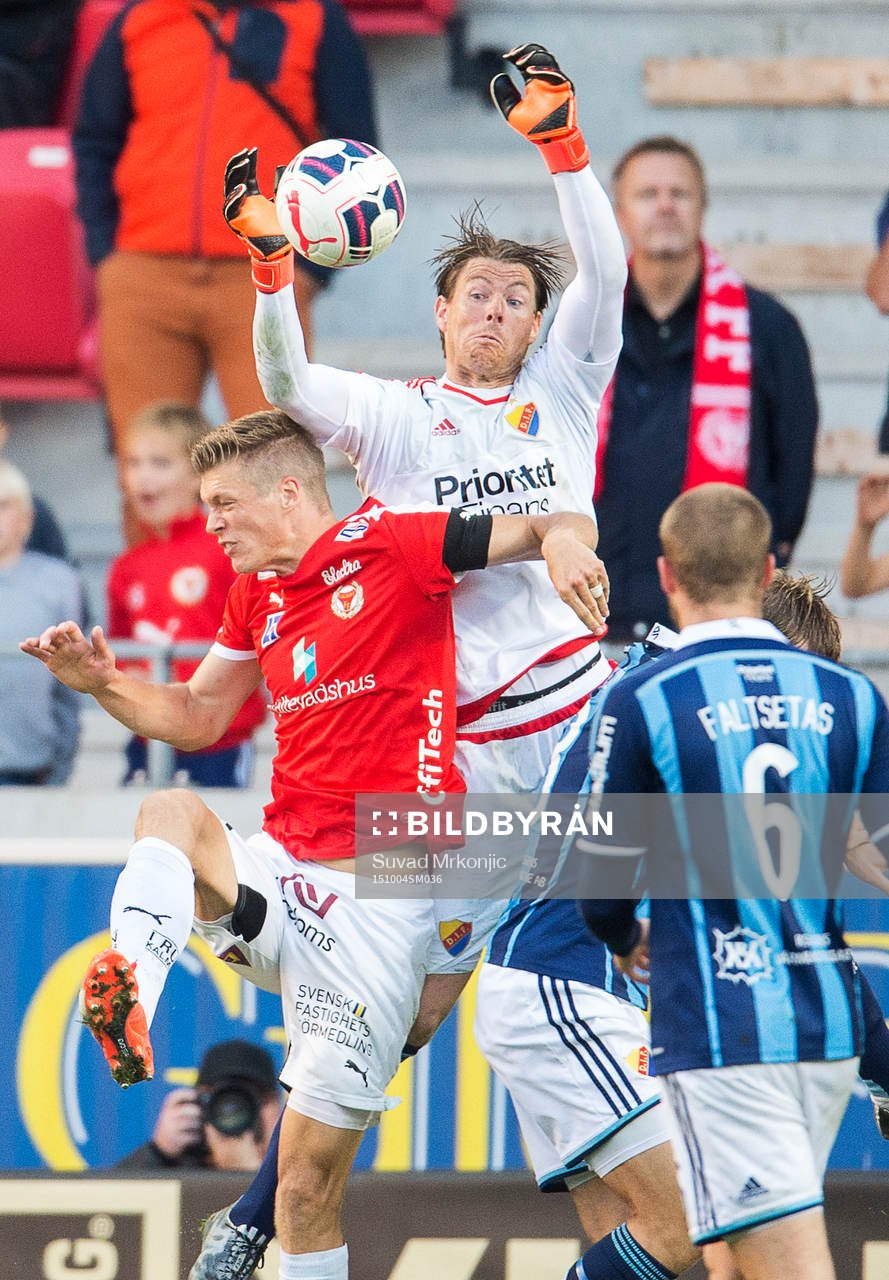 Kalmars Viktor Elm och Djurgårdens målvakt Kenneth Høie