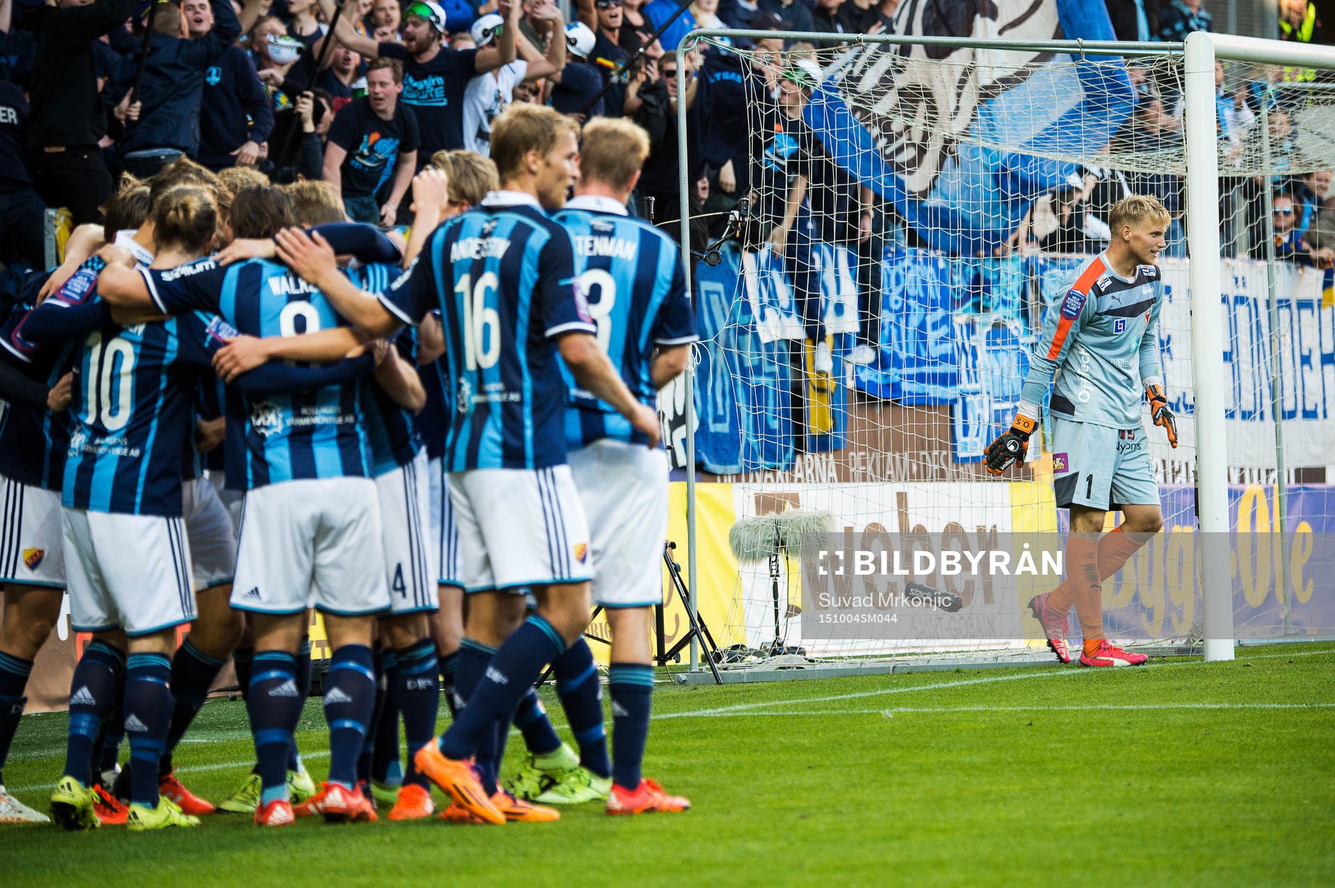 Djurgårdsspelarna jublar medan Kalmars målvakt Ole