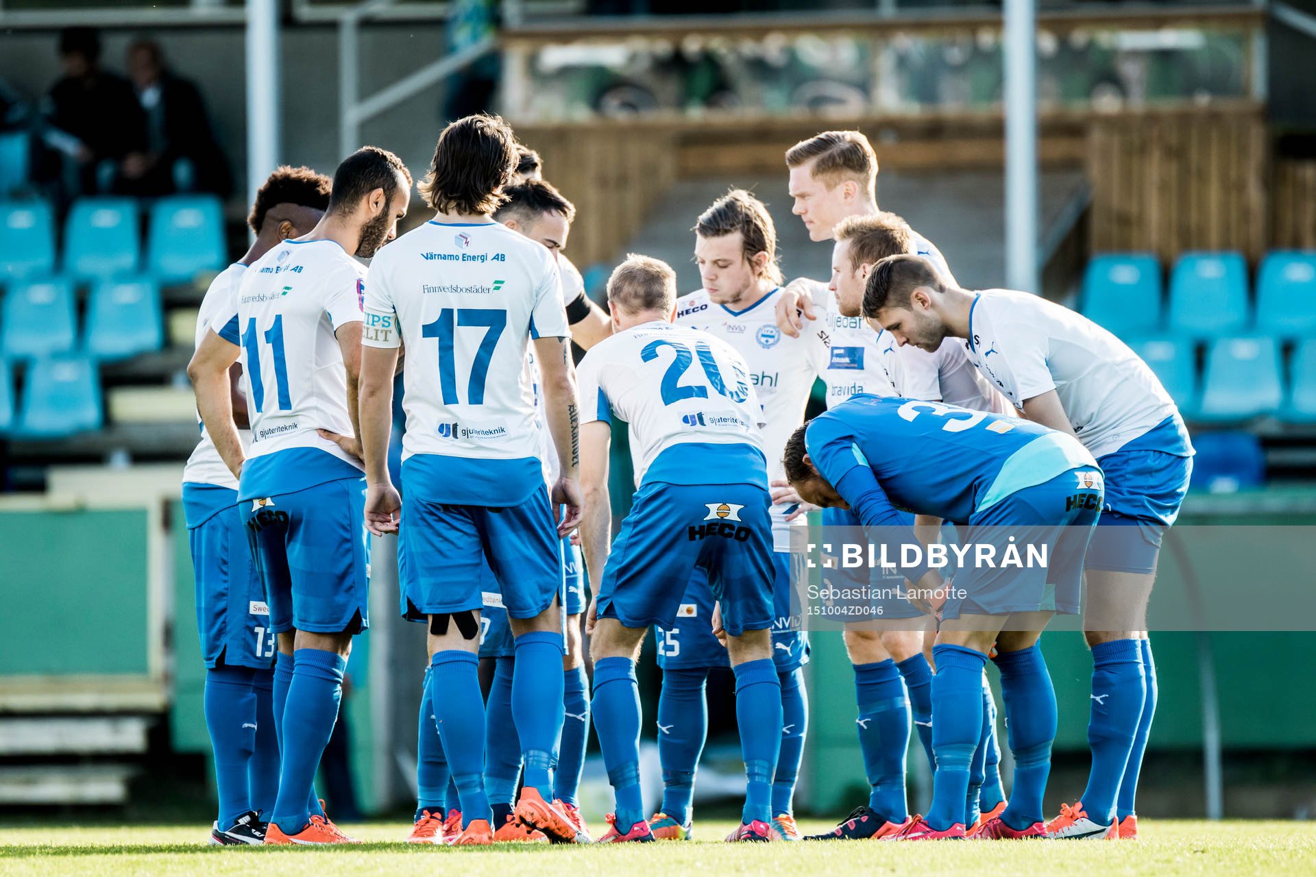 Värnamos spelare samlas och laddar upp