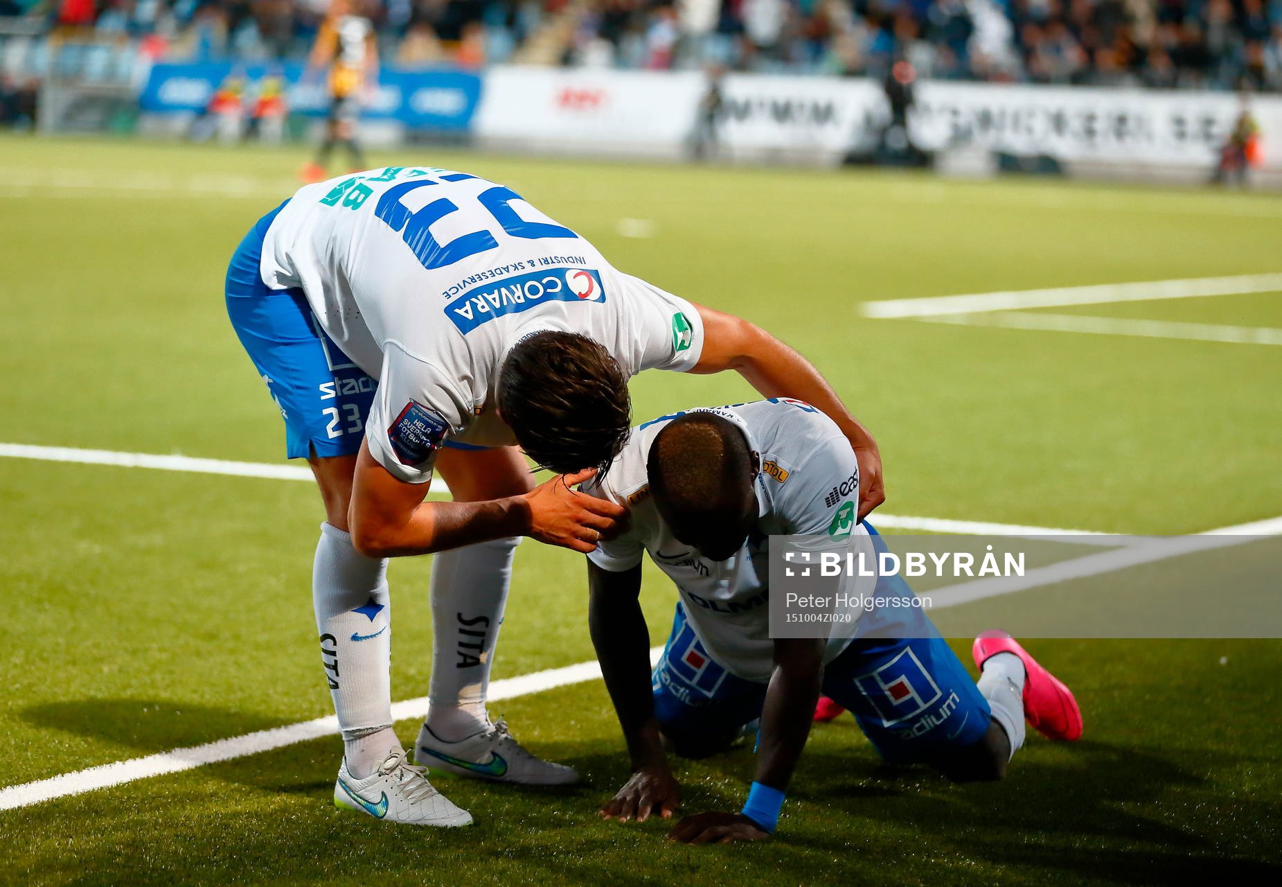 Norrköpings David Boo Wiklander reser up Alhaji Kamara