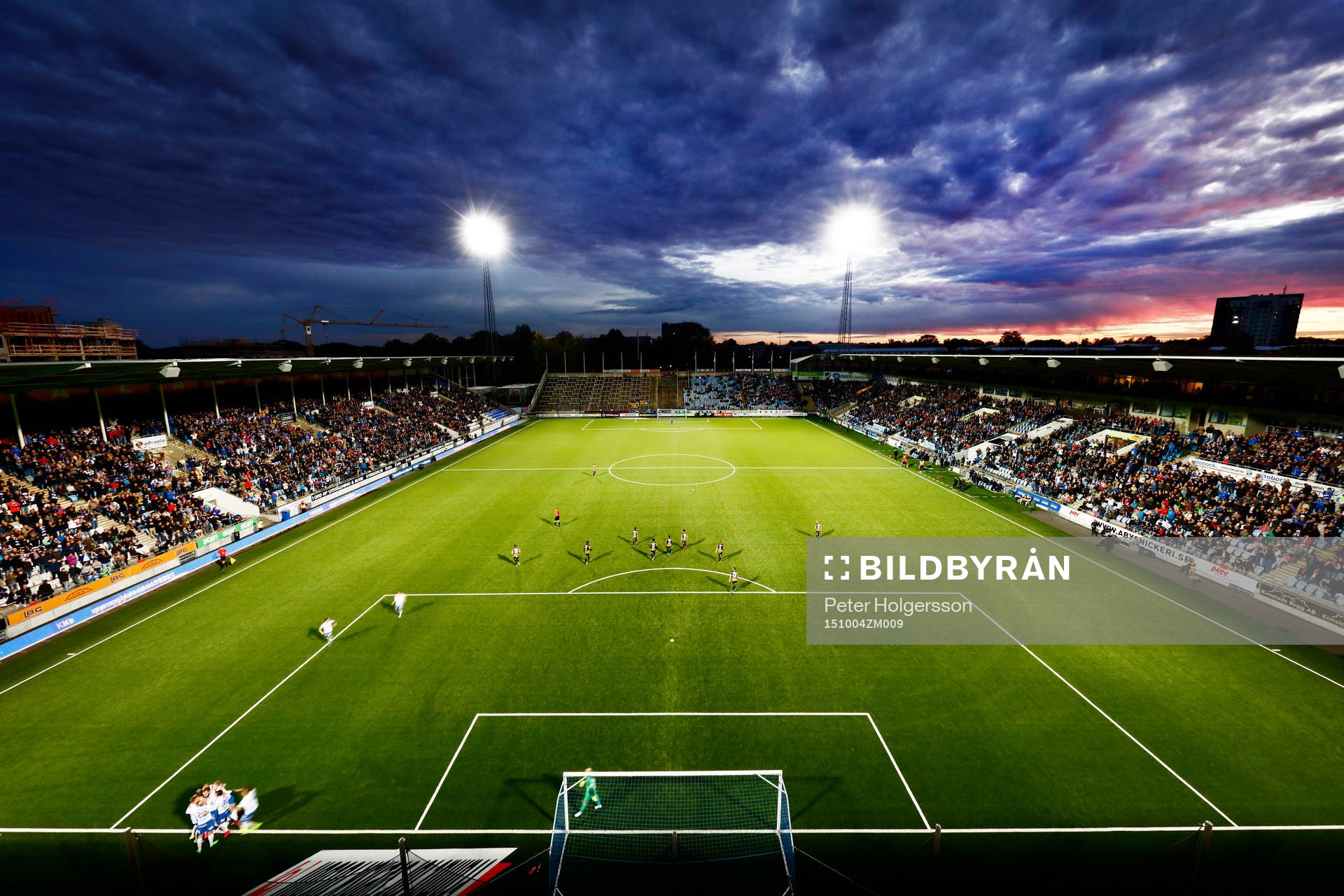 Norrköpings spelare jublar efter mål 1-0 på straff av Emir Kujovic under fotbollsmatchen i Allsvenskan mellan Norrköping och Häcken den 4 oktober 2015 i Norrköping.