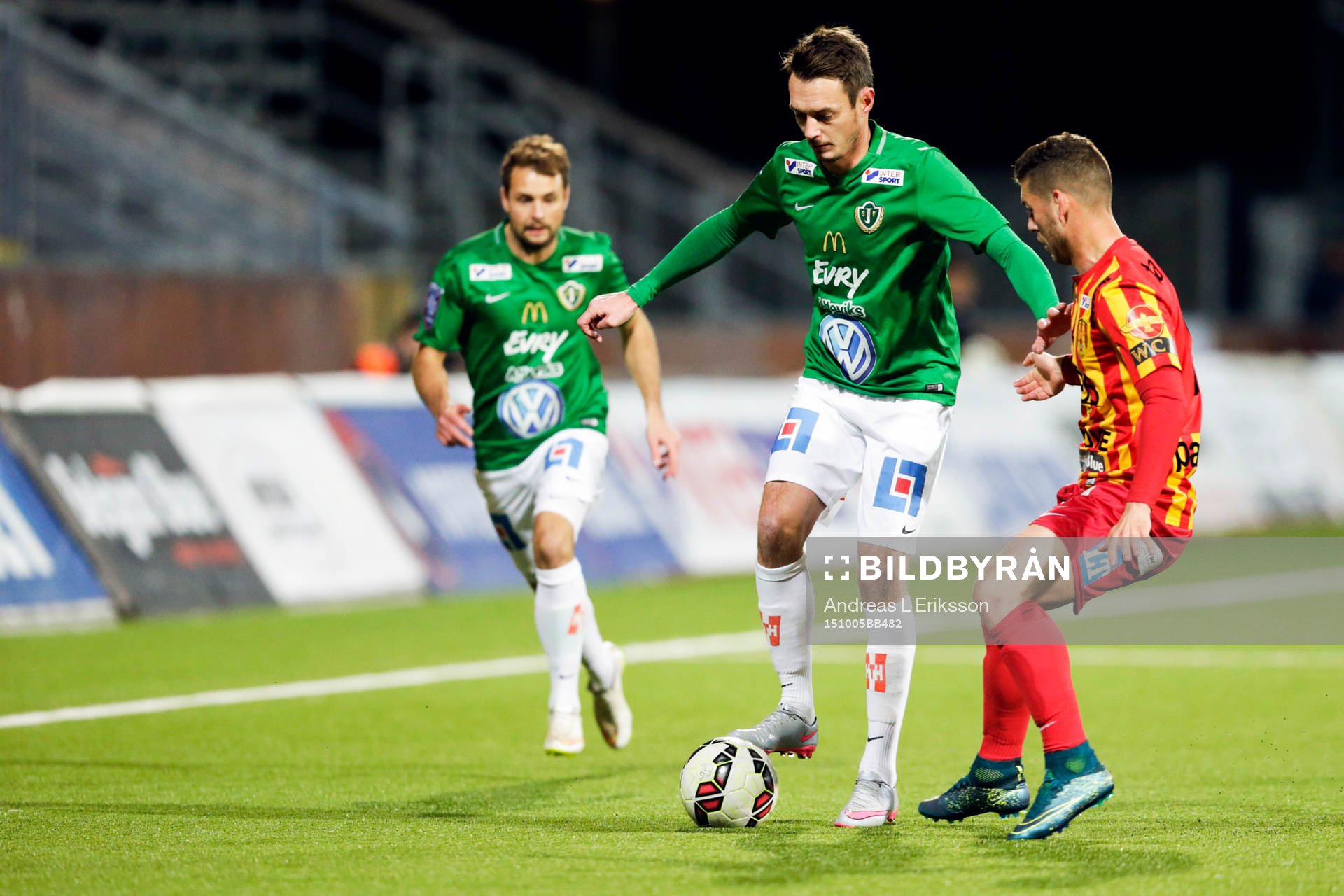 Jönköpings Daryl Smylie och Syrianskas Daniel Bennassar