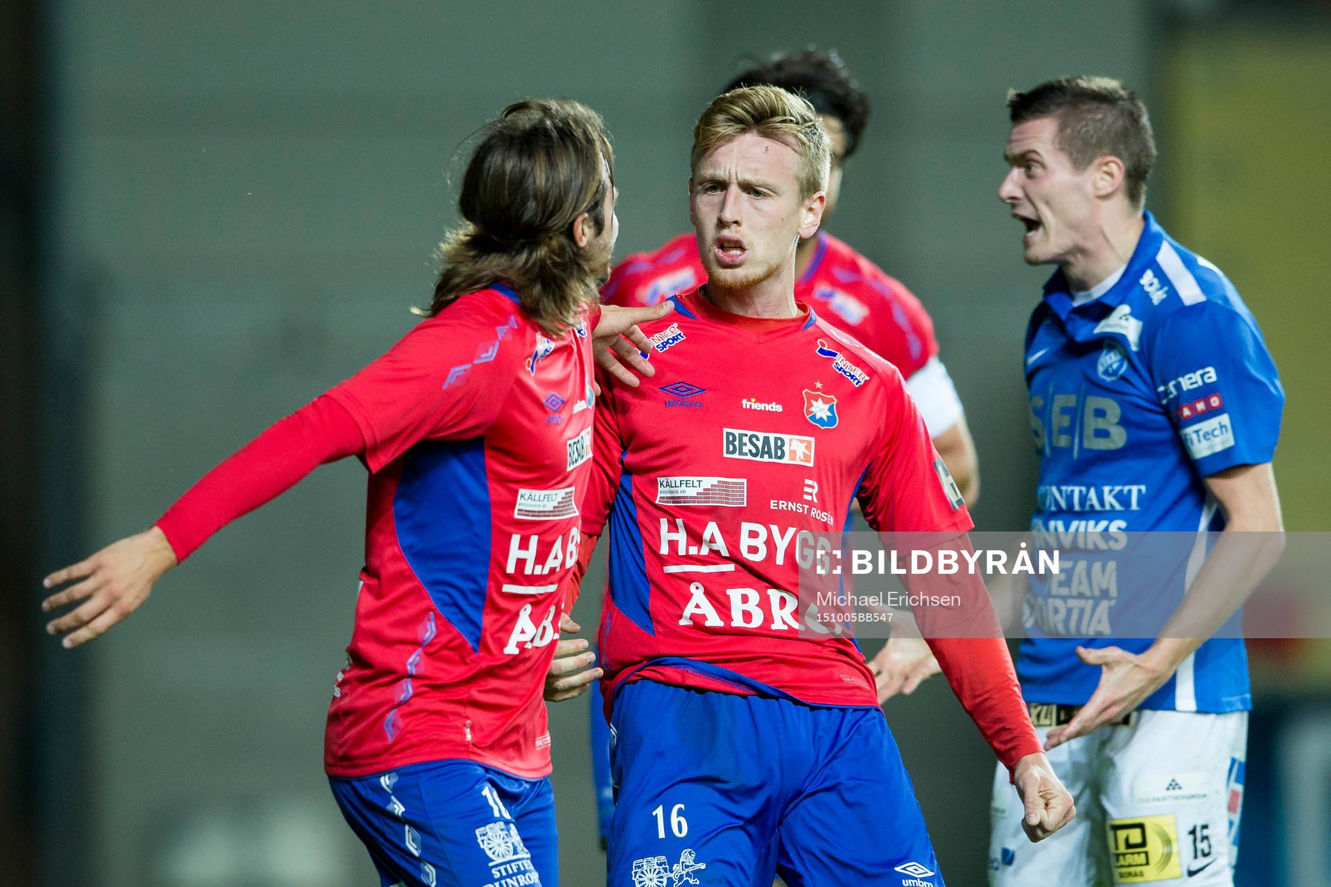 Örgrytes Sebastian Ohlsson jublar ihop med Hampus Bohman efter att ha kvitterat till 1-1 under fotbollsmatchen i Division 1 mellan Örgryte och Norrby den 5 oktober 2015 i Göteborg.