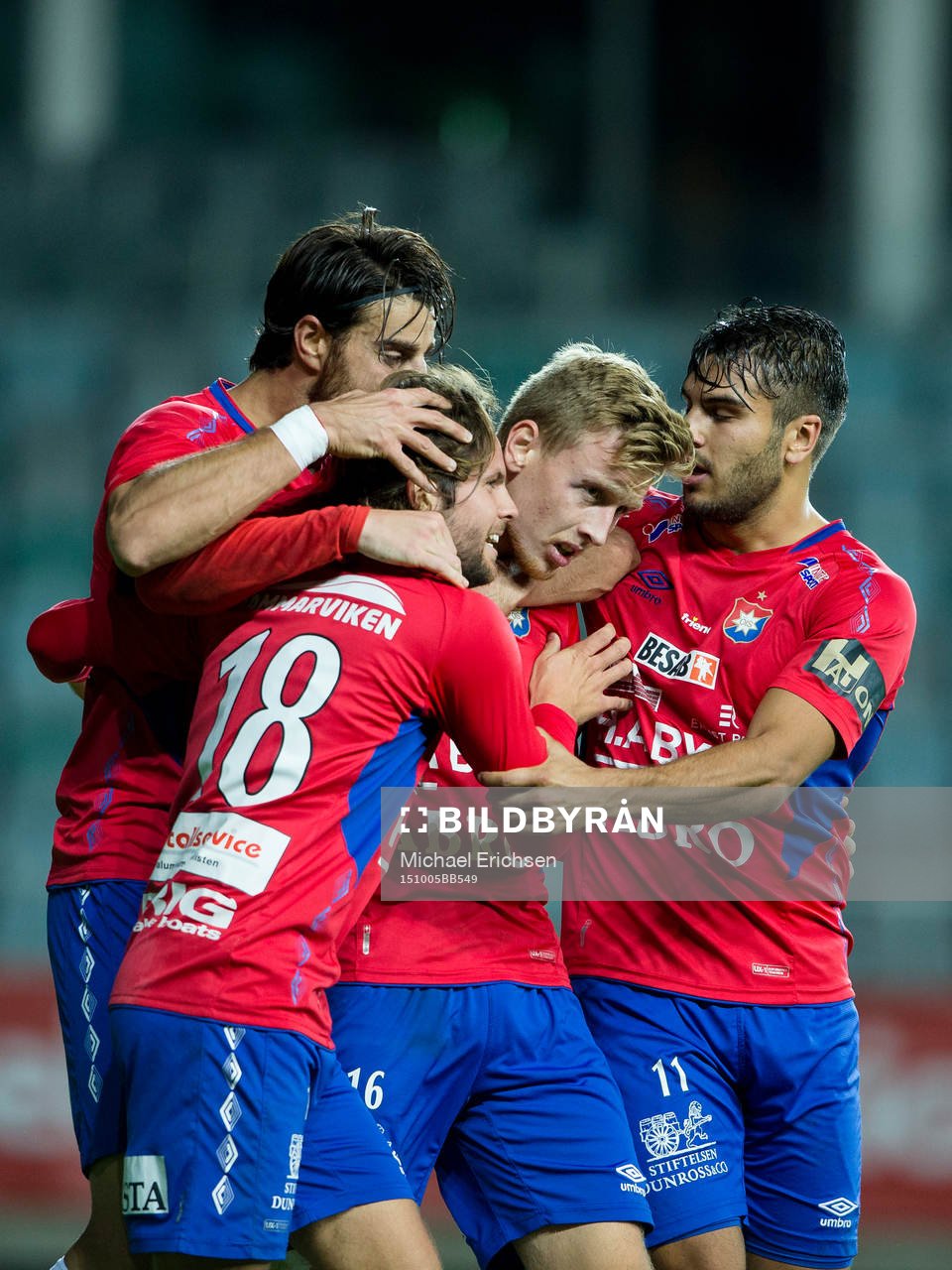 Örgrytes Sebastian Ohlsson kramas om av George Mourad, Hampus Bohman och William Atashkadeh efter att ha kvitterat till 1-1 under fotbollsmatchen i Division 1 mellan Örgryte och Norrby den 5 oktober 2015 i Göteborg.