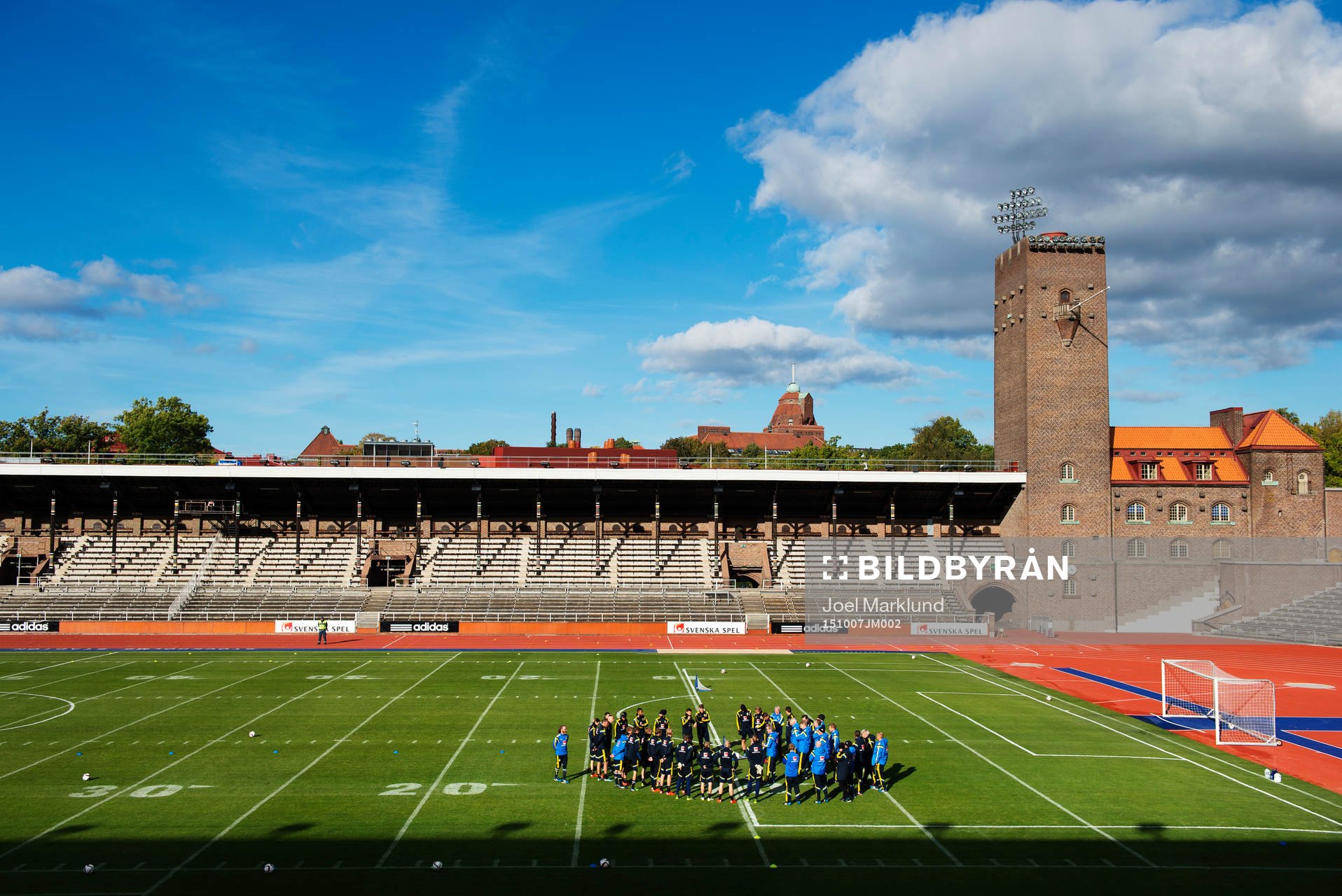 Stockholms stadion med en plan ritad för amerikansk fotboll