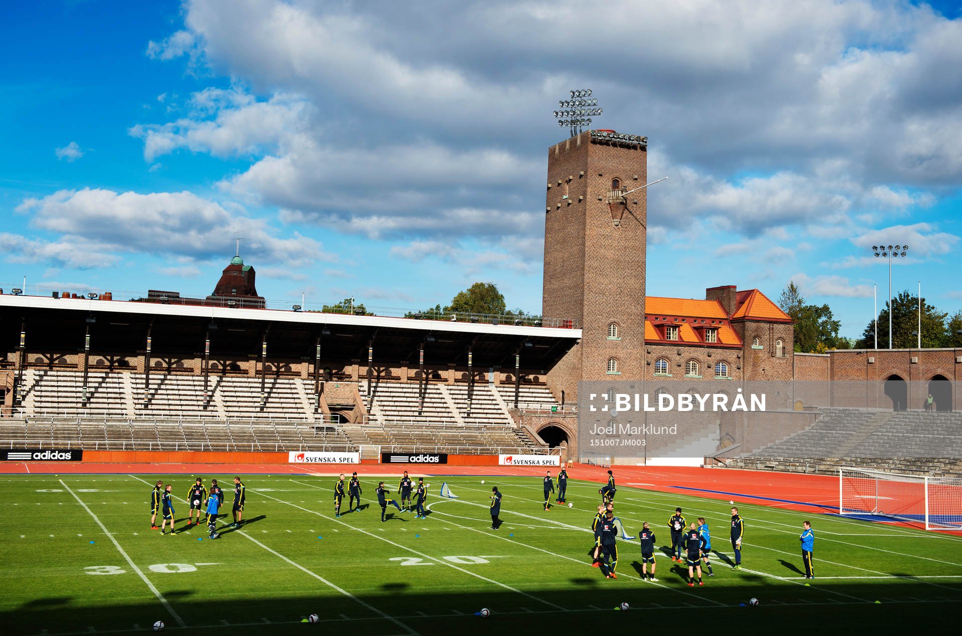 Stockholms stadion med en plan ritad för amerikansk fotboll