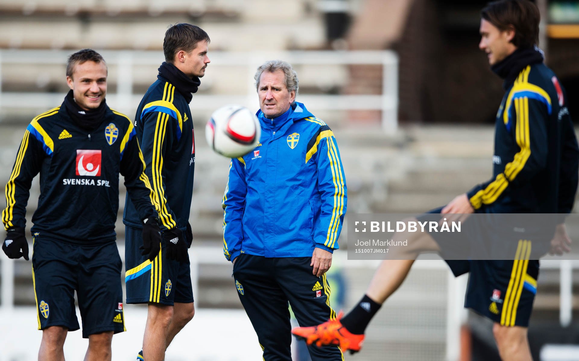 Mikael Lustig och förbundskapten Erik Hamrén i samtal