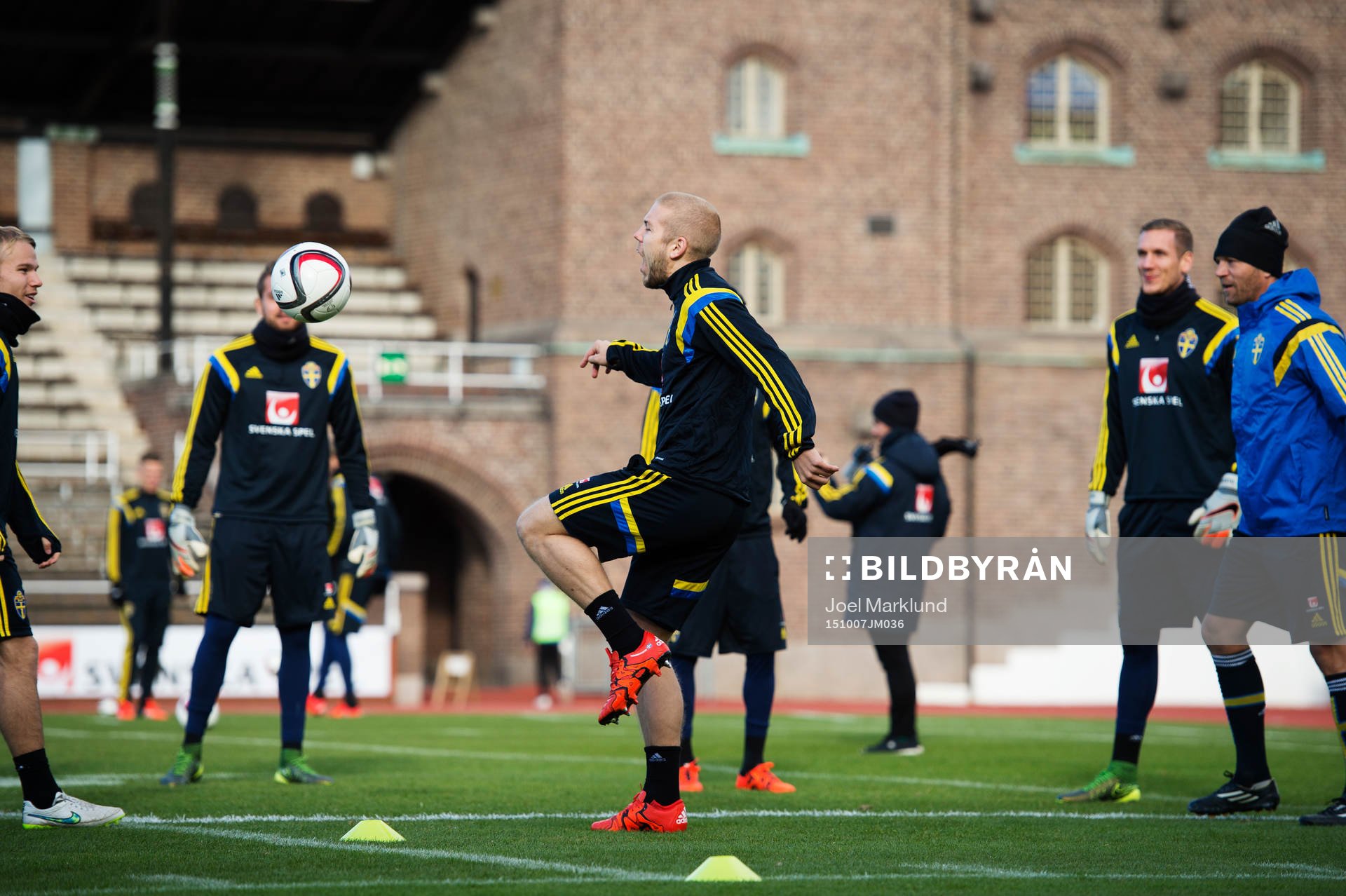 Anton Tinnerholm skriker till