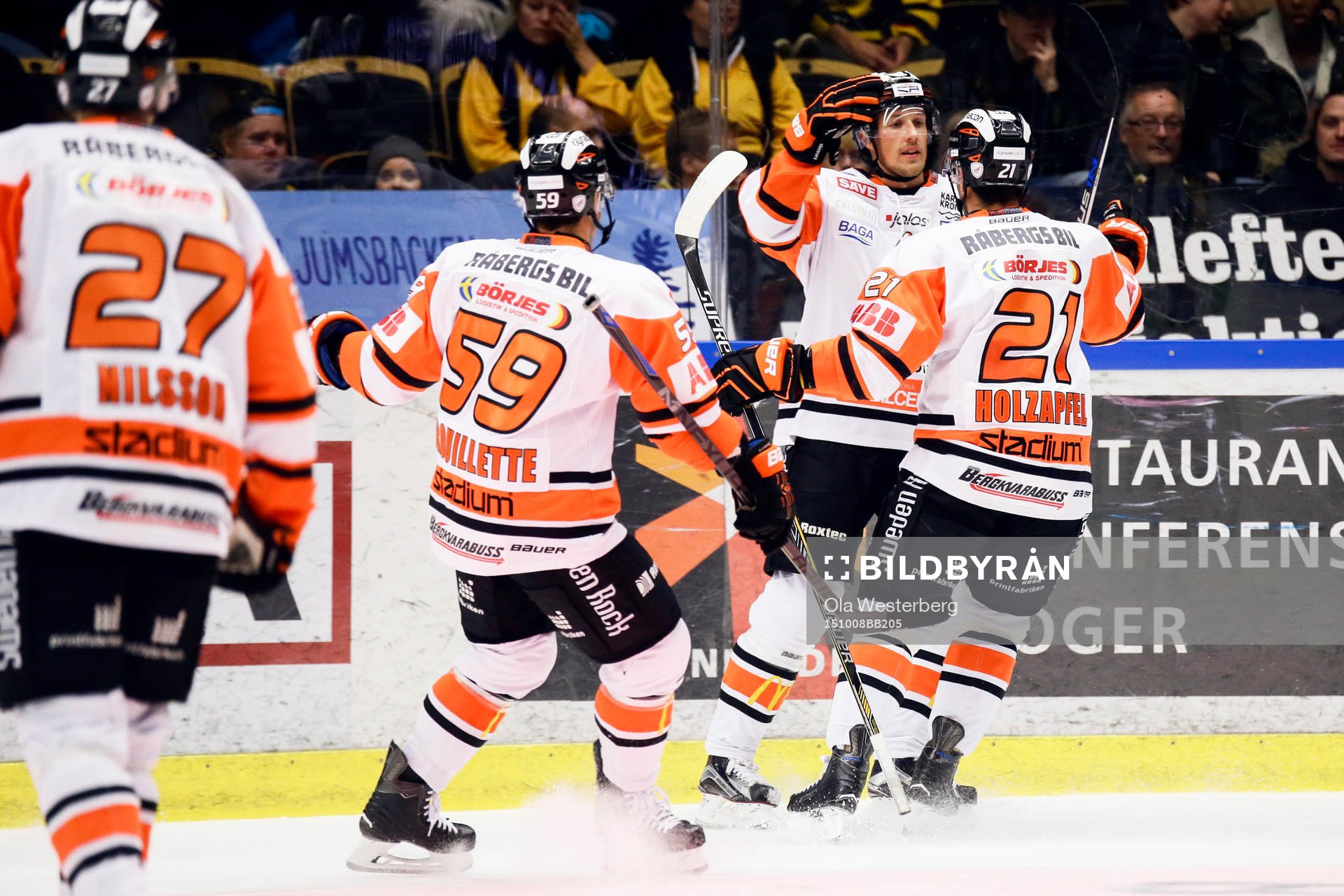 Karlskronas Emil Larsson jublar
