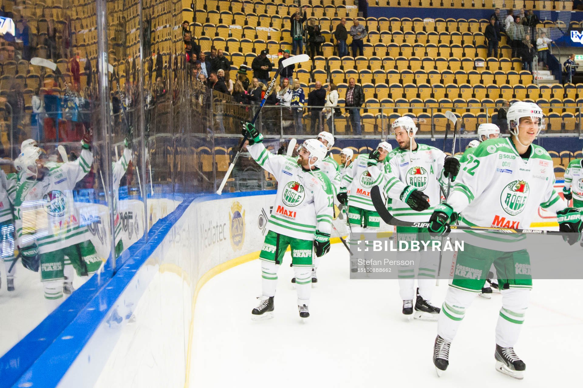 Rögles spelare jublar