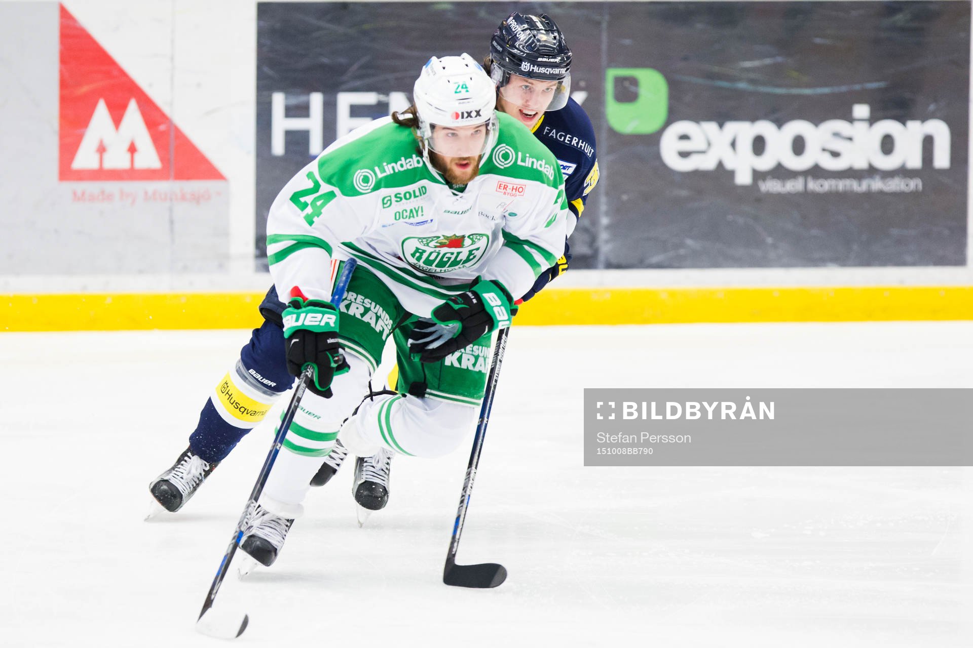 s Niklas Hansson jagar Rögles Alex Aleardi