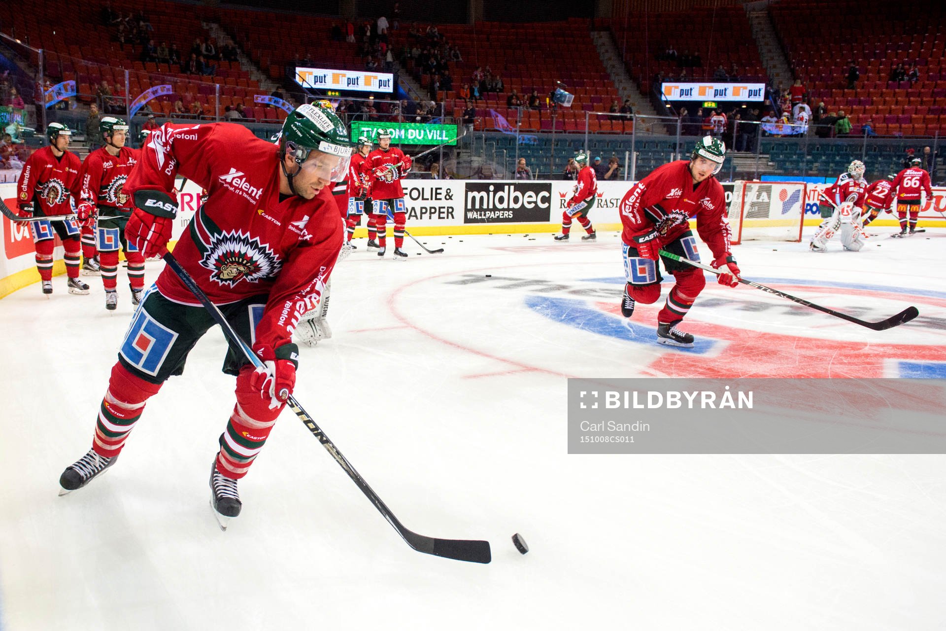 Frölundas Joel Lundqvist  värmer upp innan